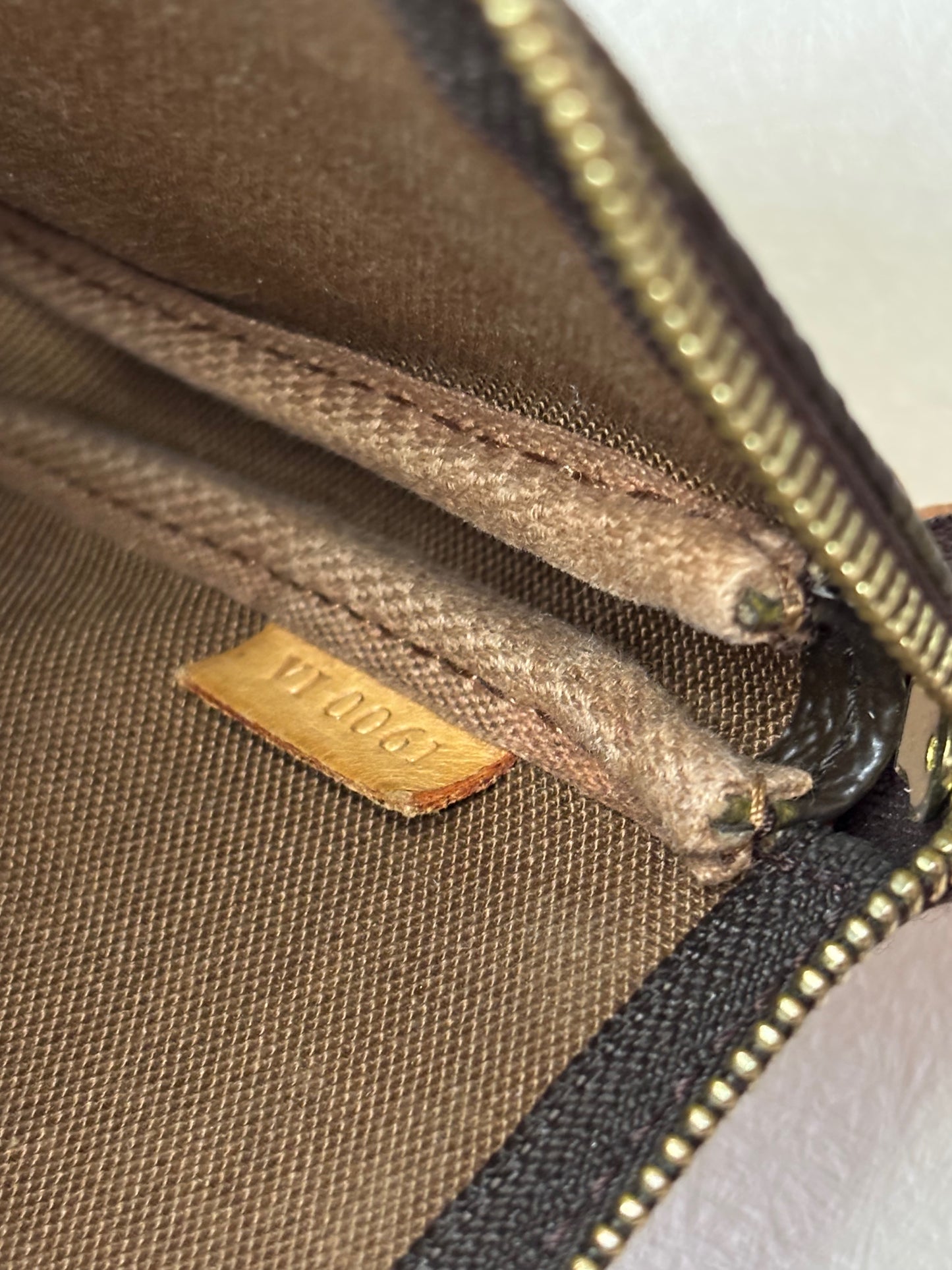 LOUIS VUITTON Pochette Accessoires