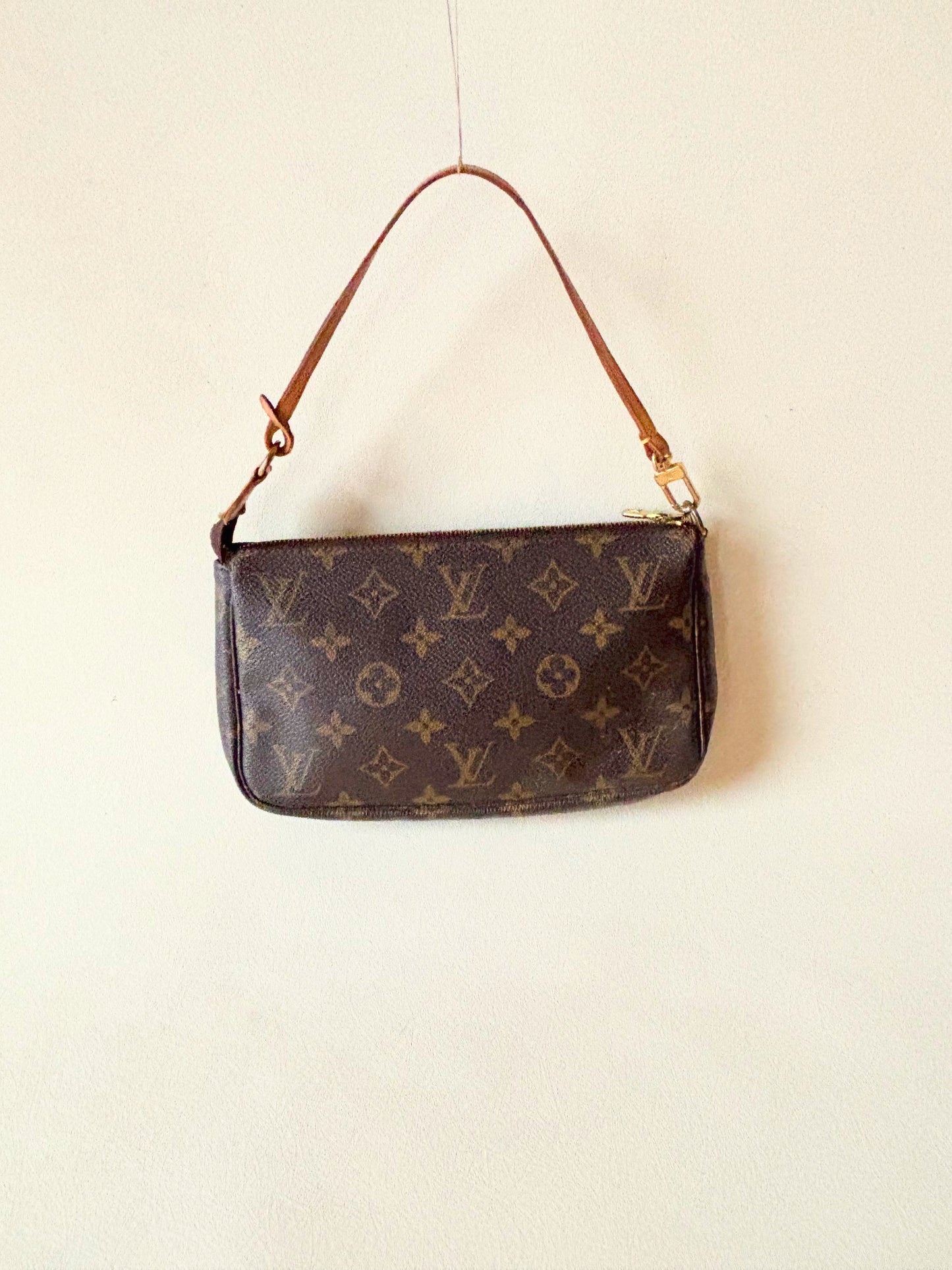 LOUIS VUITTON Pochette Accessoires