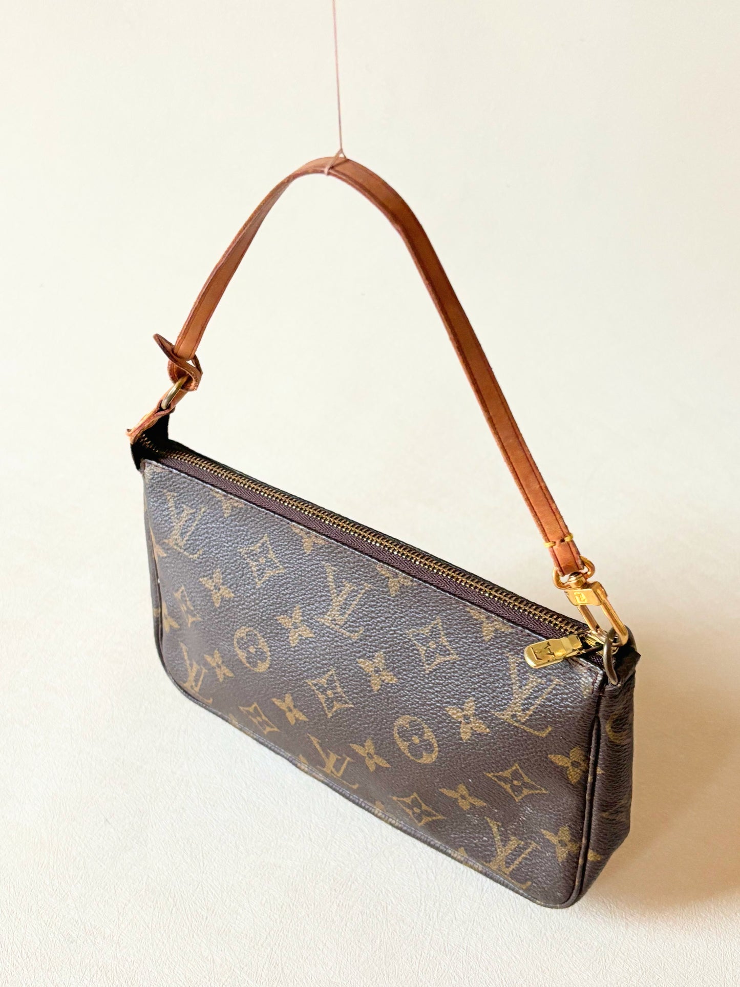 LOUIS VUITTON Pochette Accessoires