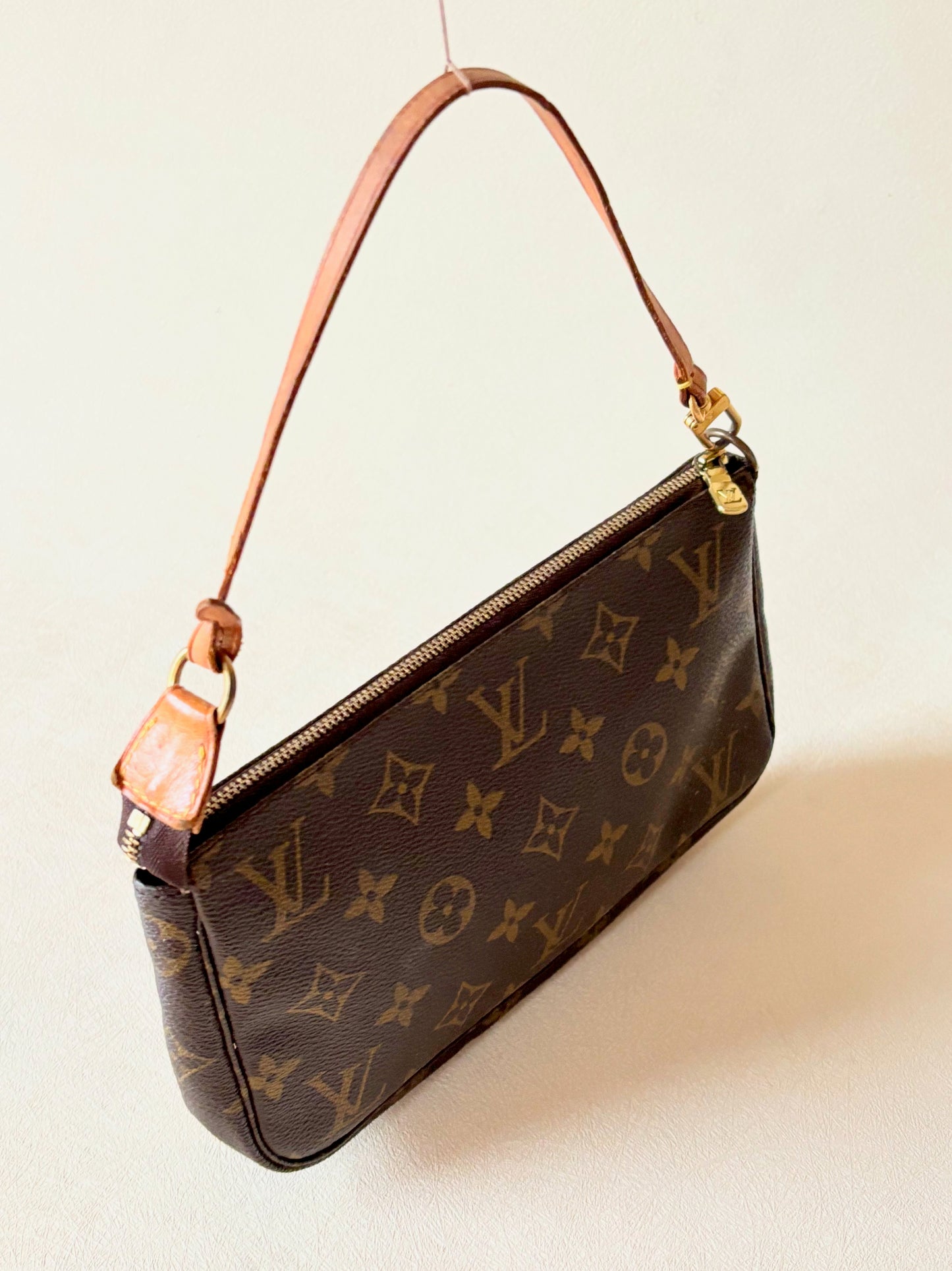 LOUIS VUITTON Pochette Accessoires