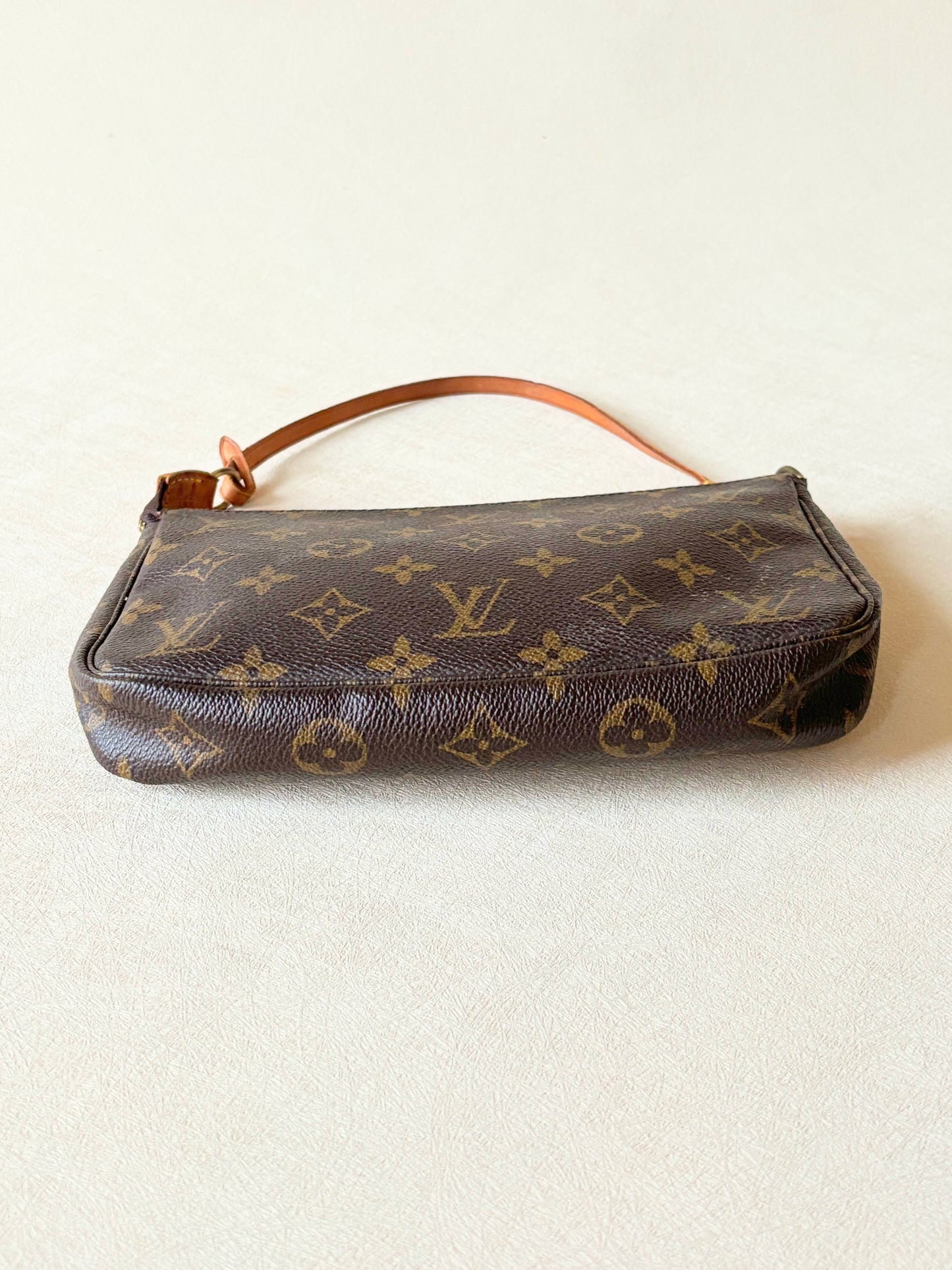 LOUIS VUITTON Pochette Accessoires