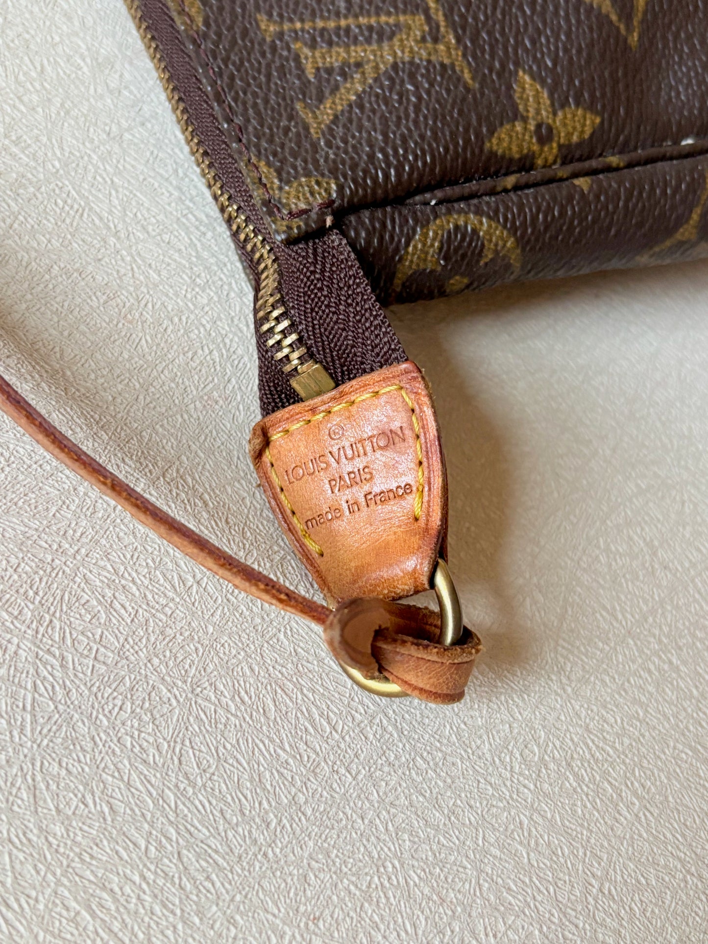 LOUIS VUITTON Pochette Accessoires