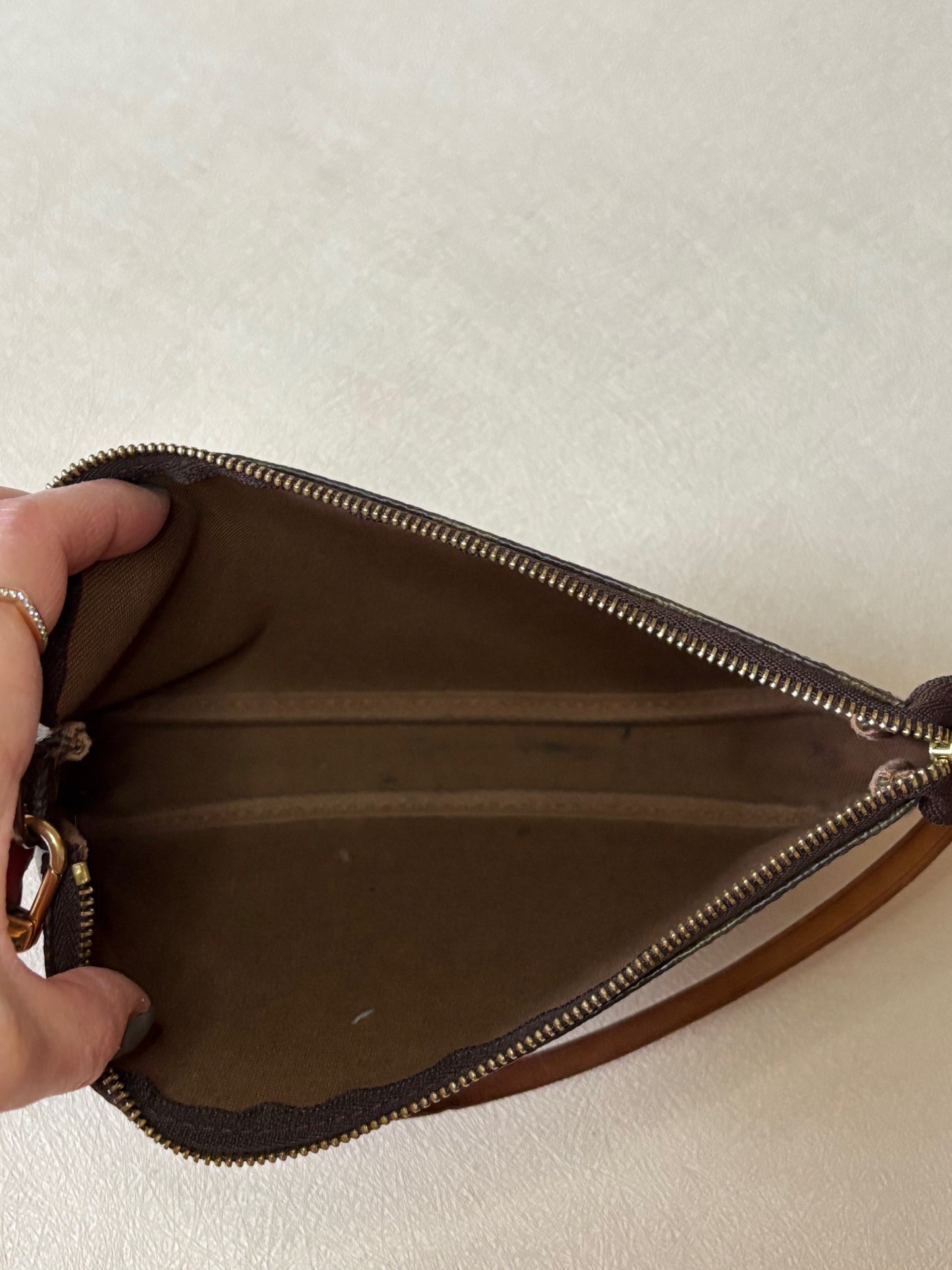 LOUIS VUITTON Pochette Accessoires