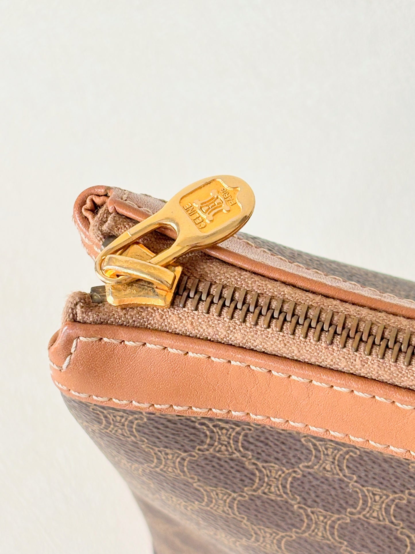 CÉLINE Pochette Triomphe