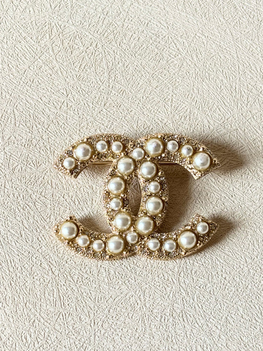 CHANEL Broche Perles