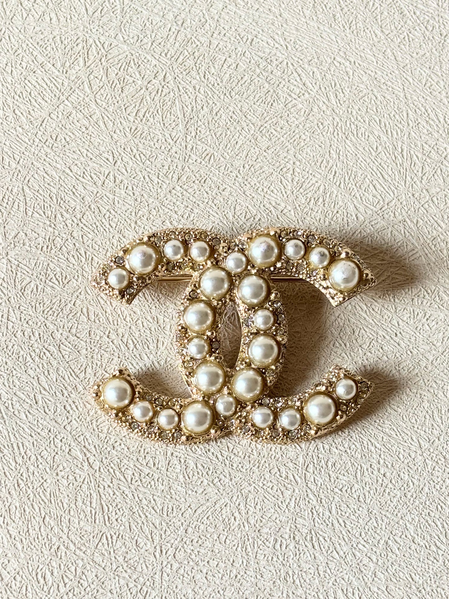CHANEL Broche Perles