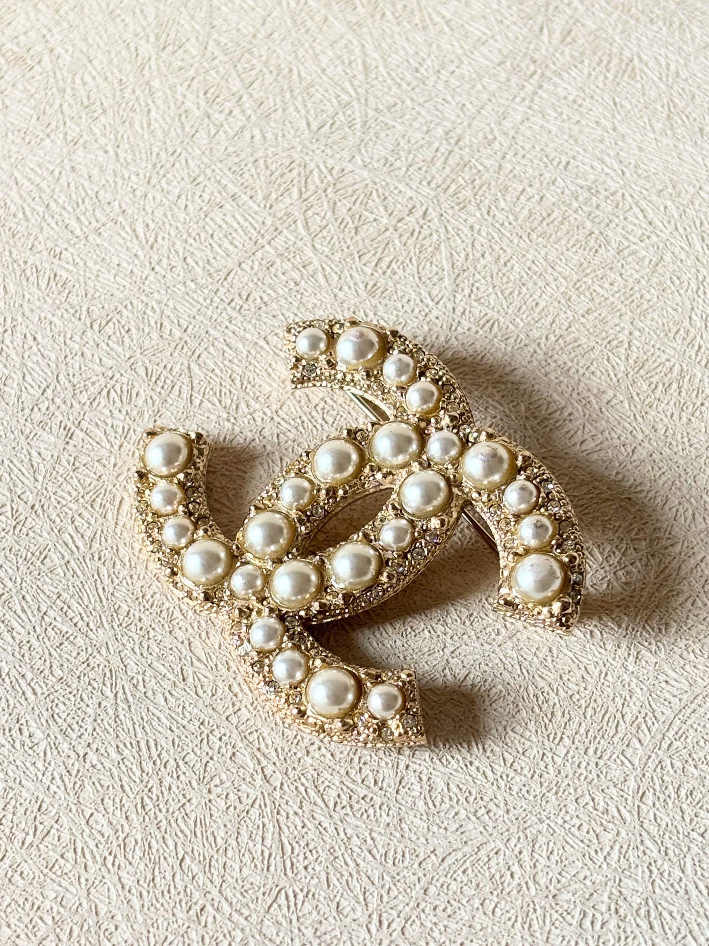CHANEL Broche Perles