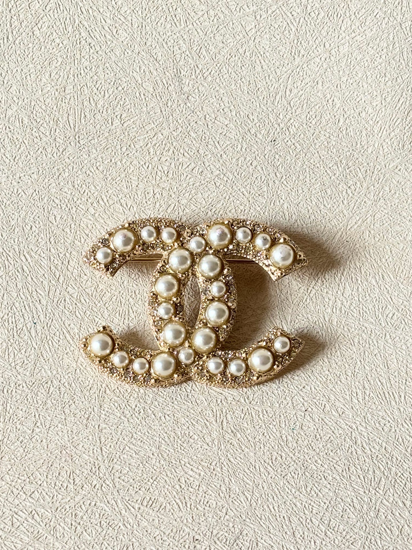CHANEL Broche Perles