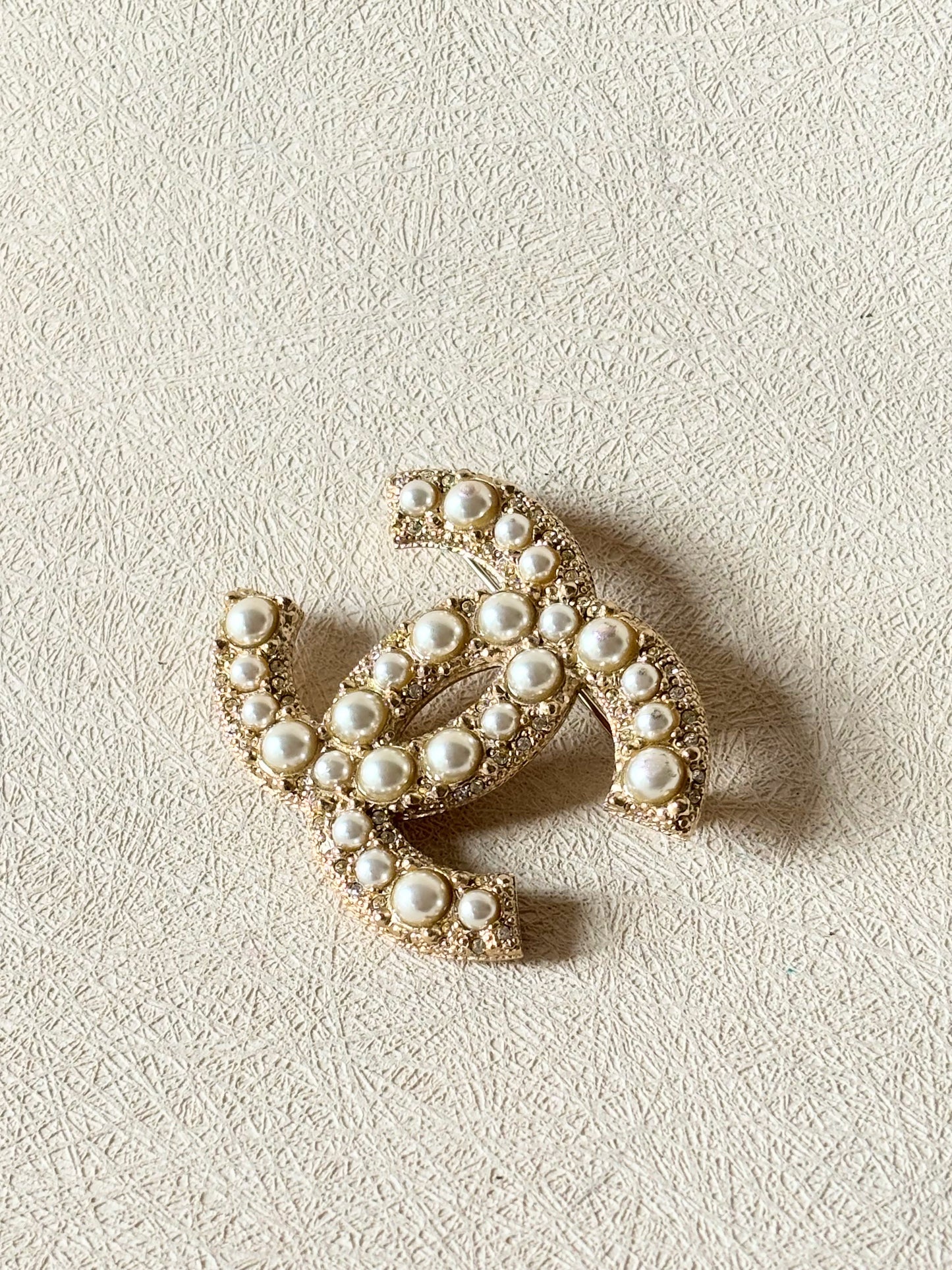 CHANEL Broche Perles