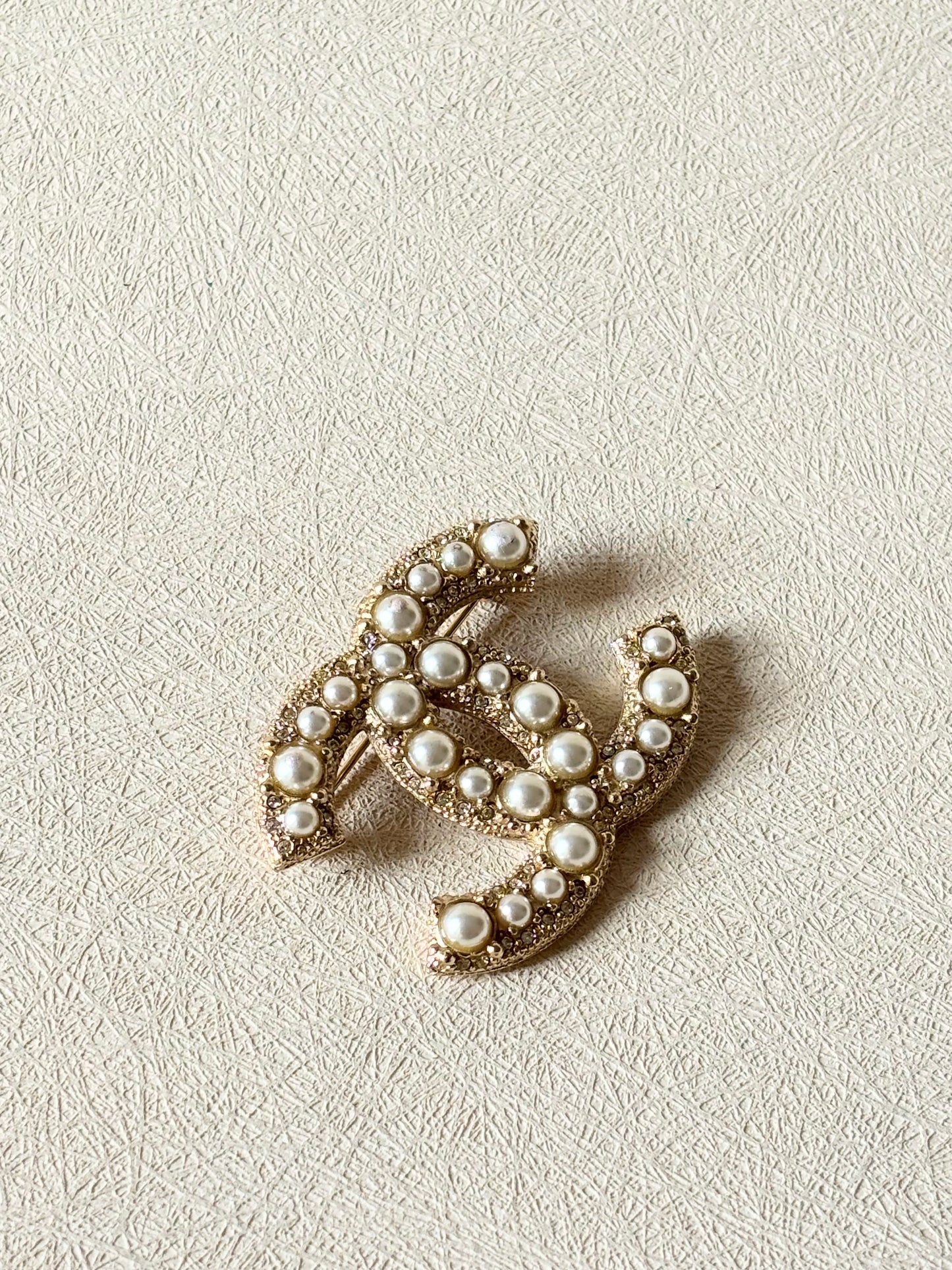 CHANEL Broche Perles