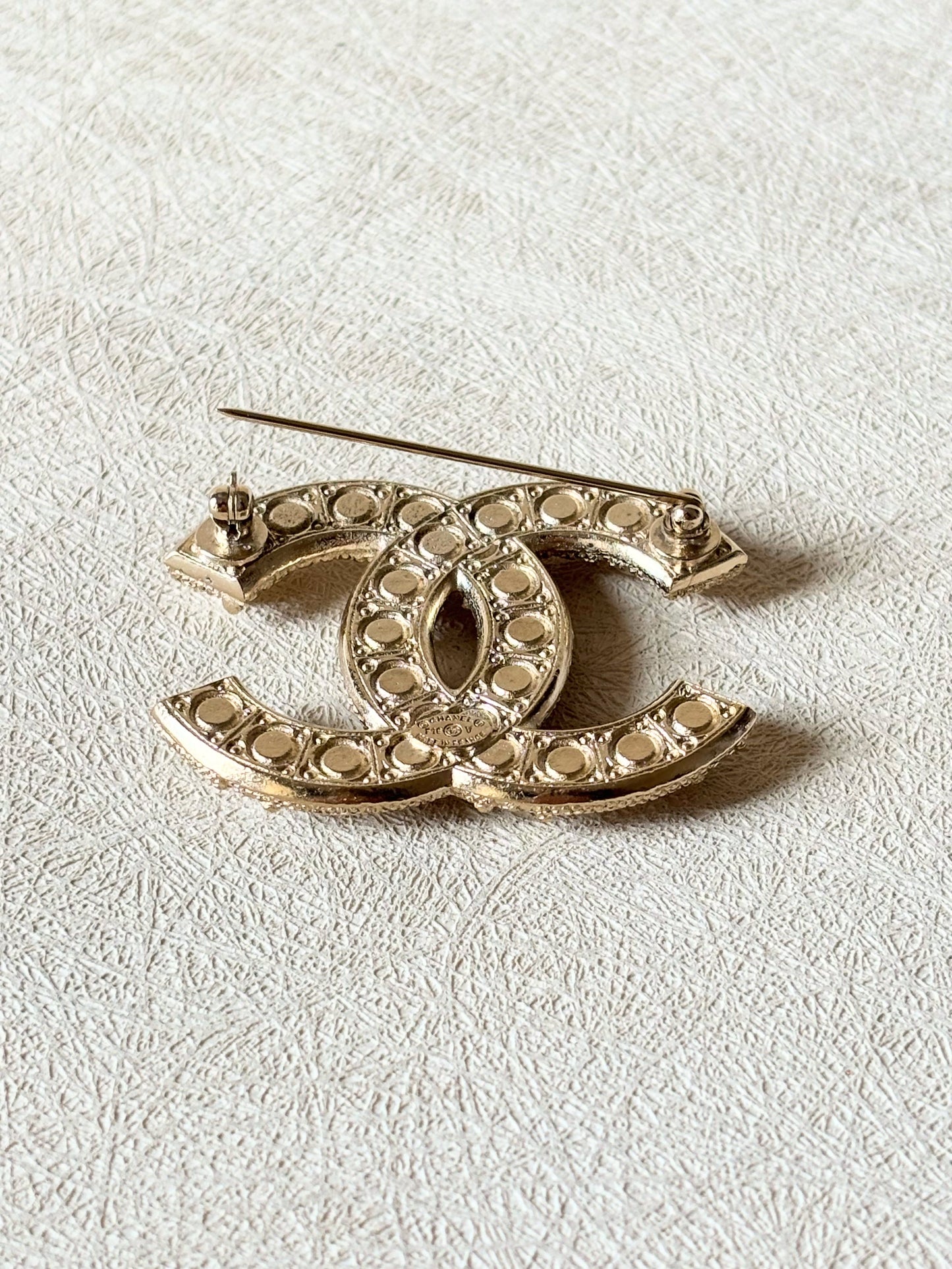 CHANEL Broche Perles