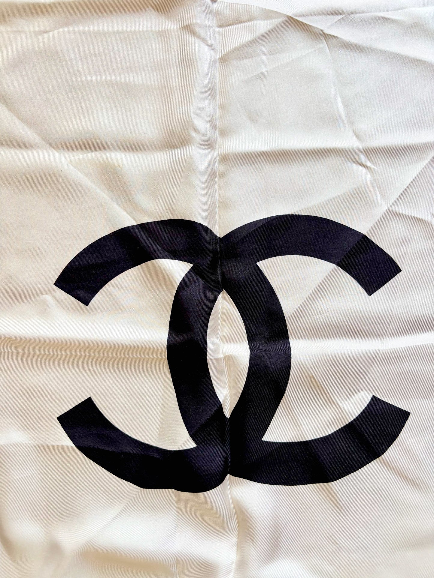 CHANEL Carré en soie