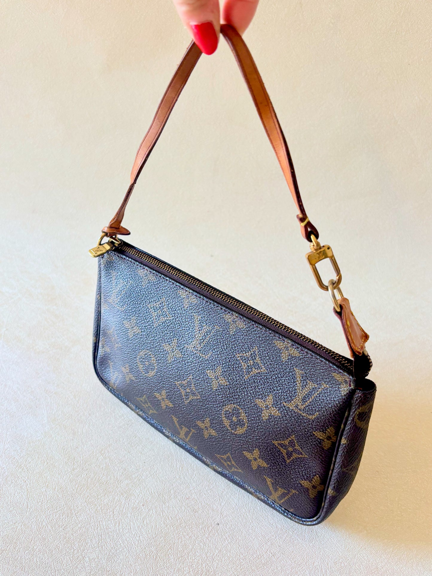 LOUIS VUITTON Pochette Accessoires