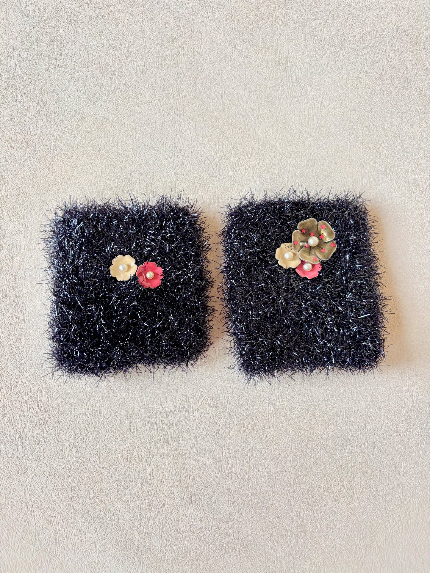 CHANEL Manchons strass