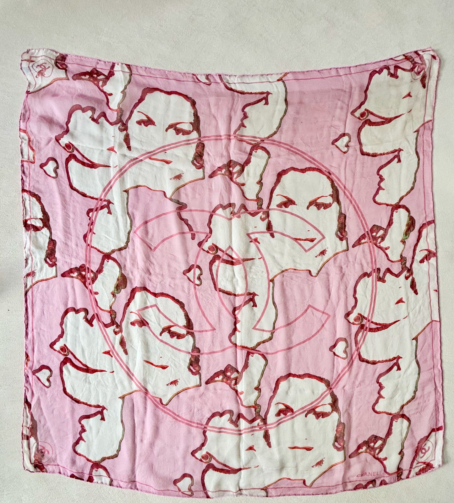 CHANEL Carré en soie