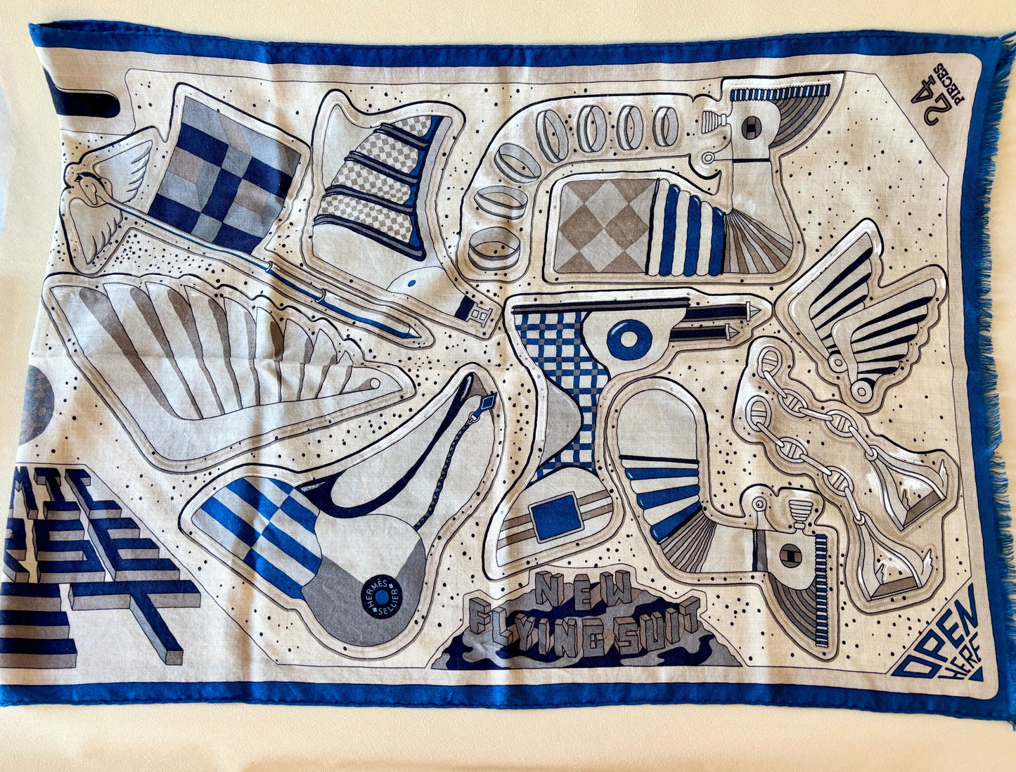 HERMÈS Châle Rectangle Cosmic Horse Set