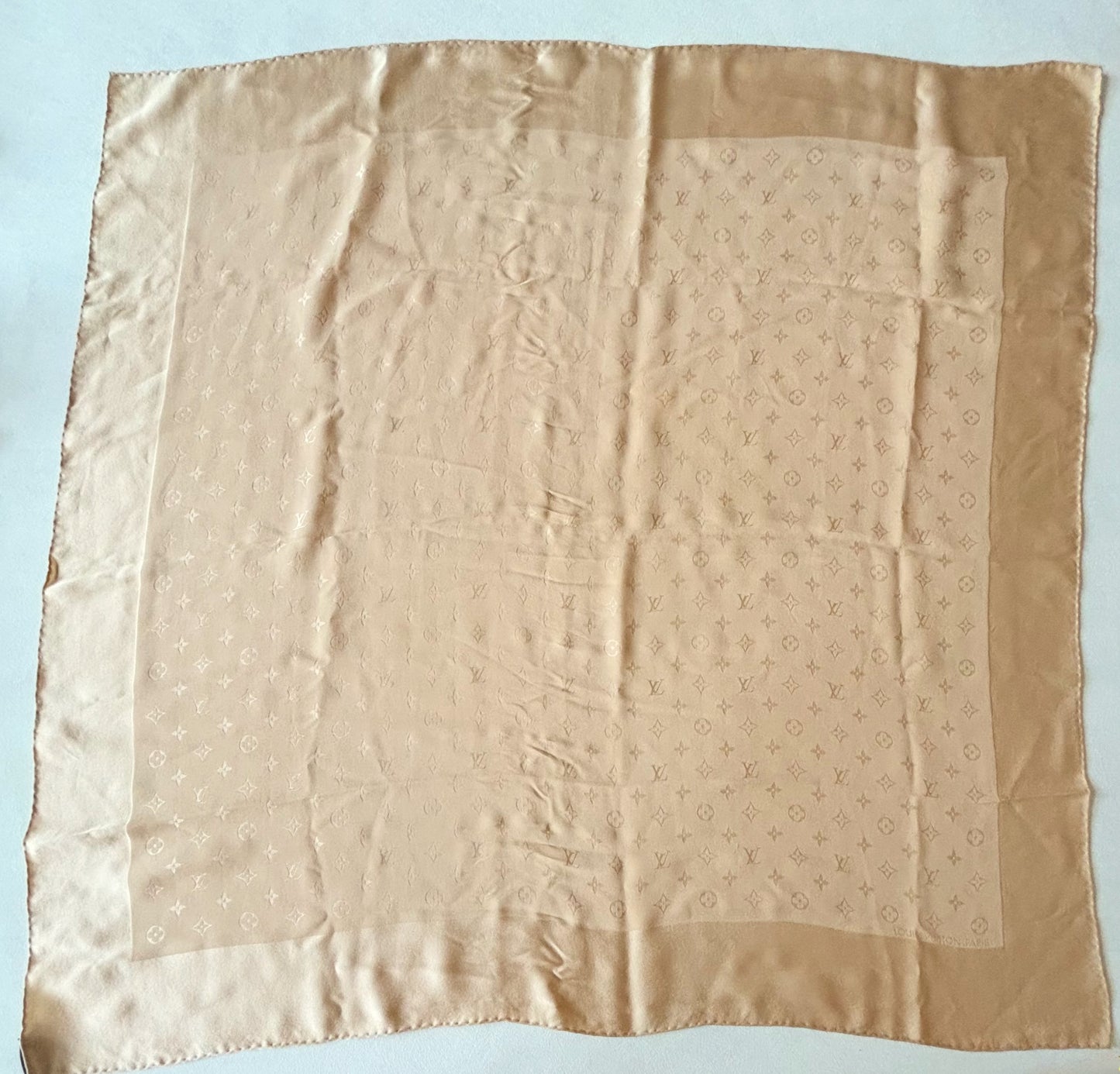 LOUIS VUITTON Carré