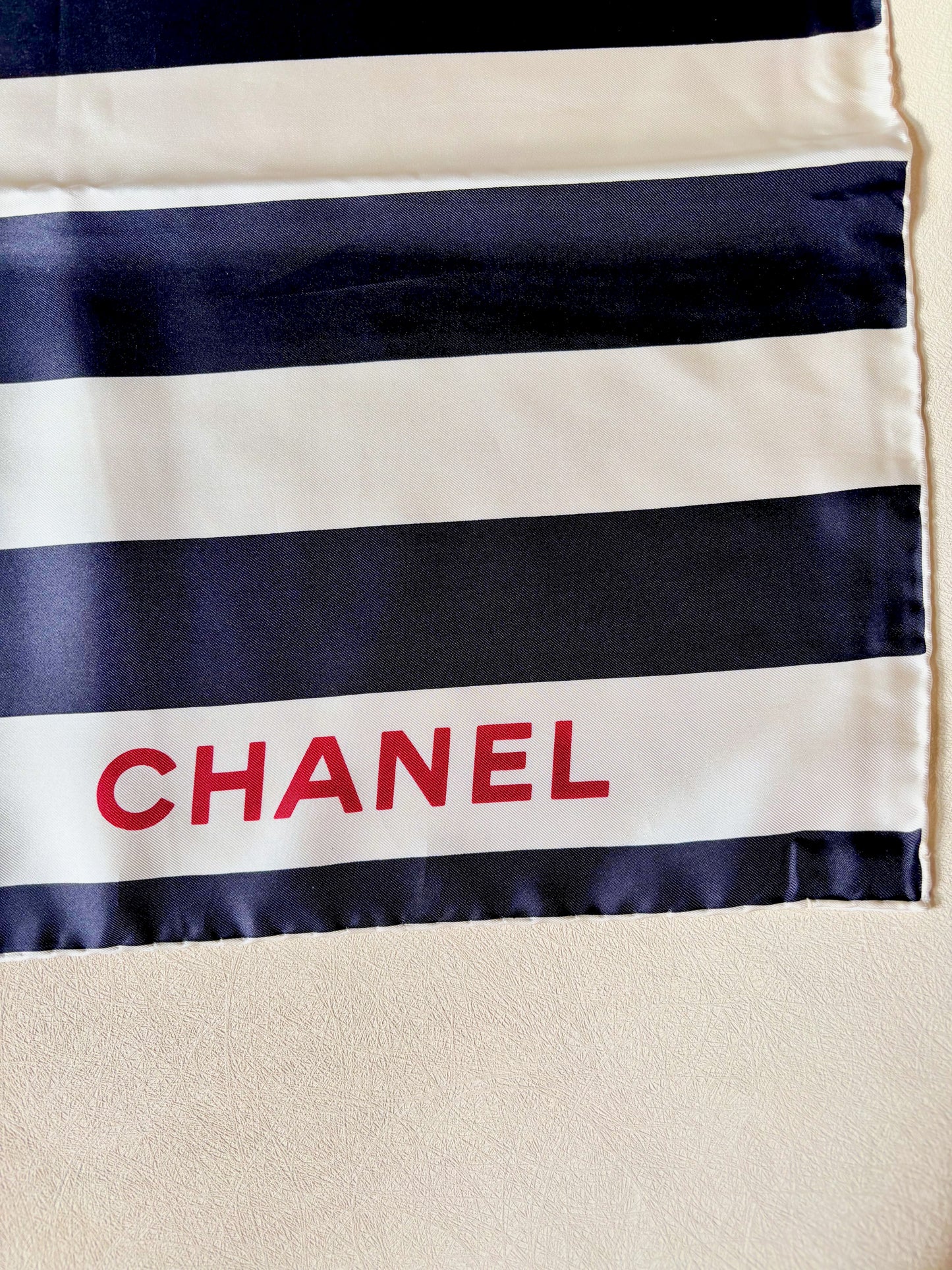 CHANEL Carré en soie
