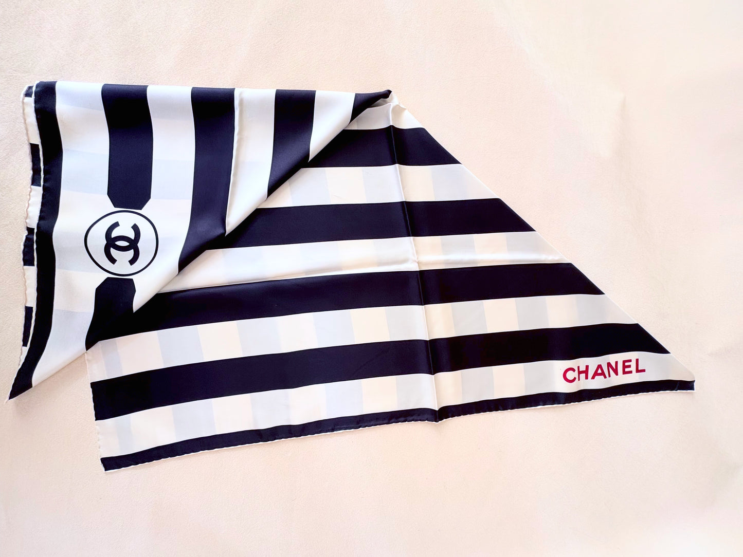CHANEL Carré en soie