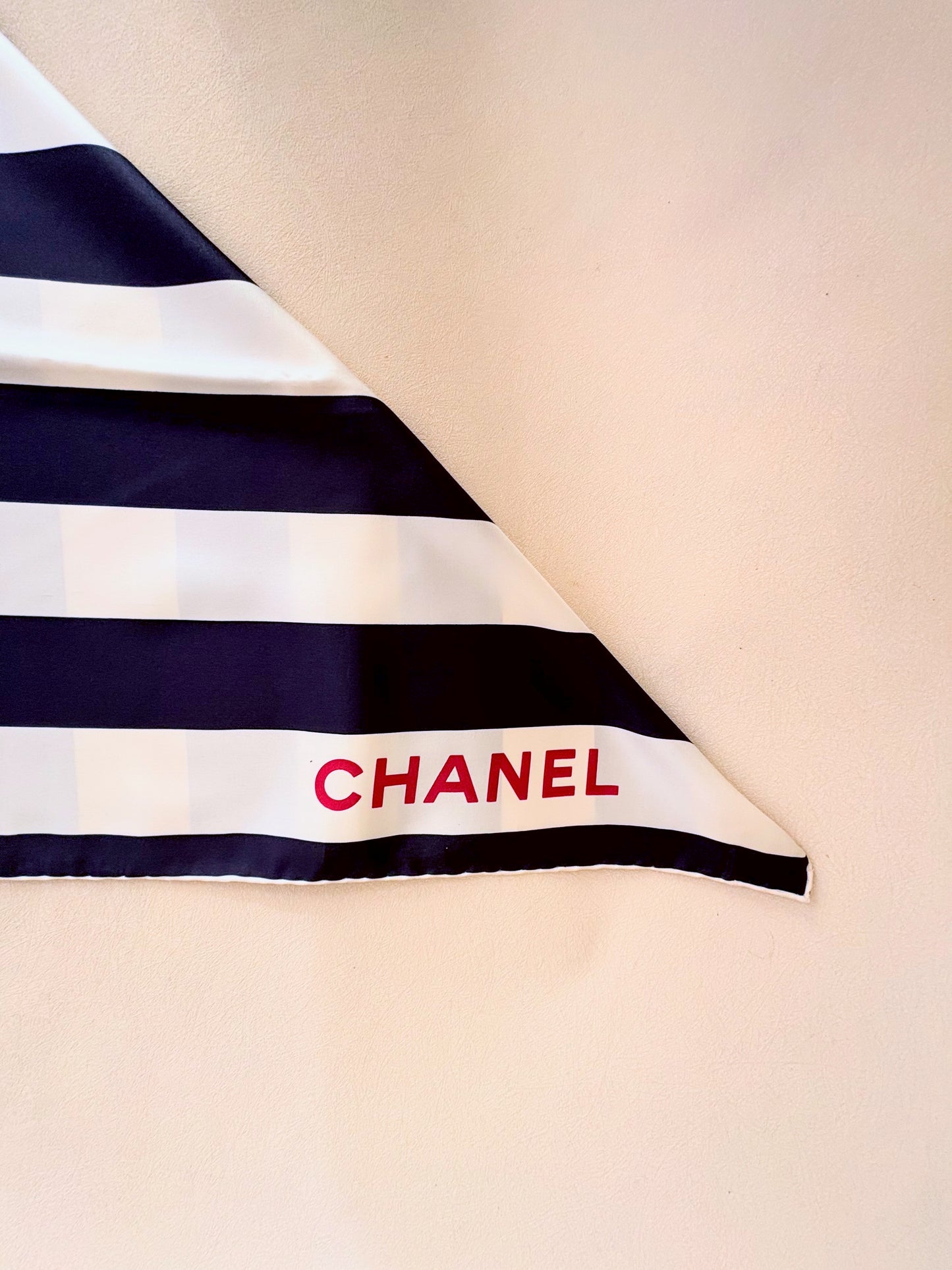 CHANEL Carré en soie