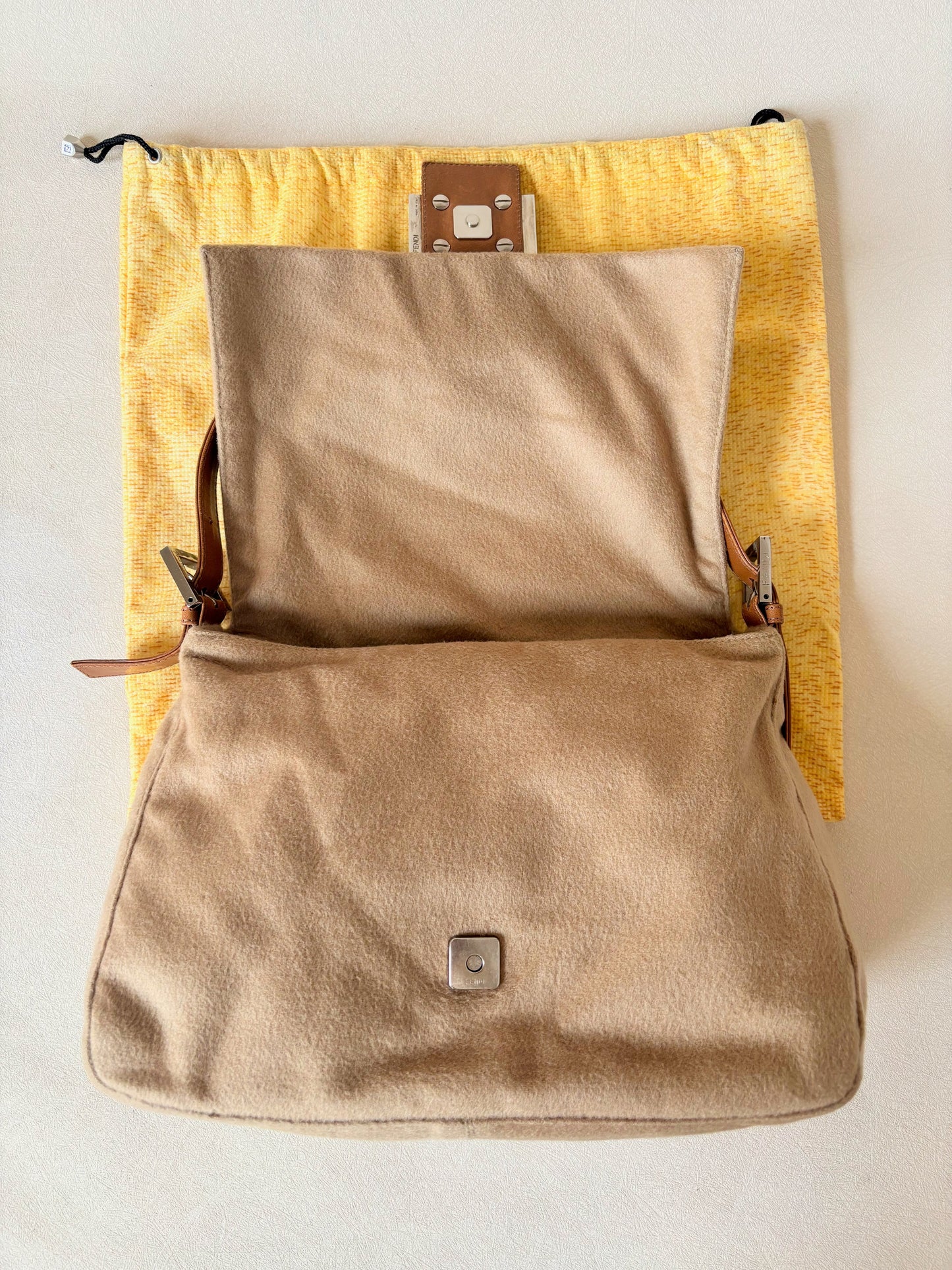 FENDI Sac Mamma Baguette