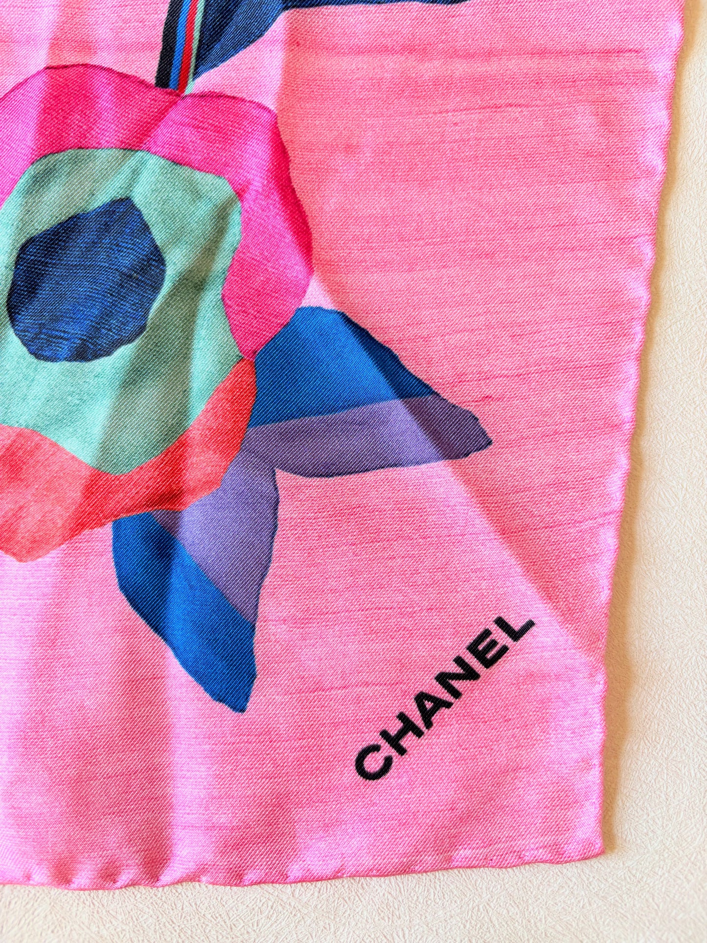 CHANEL Carré en soie