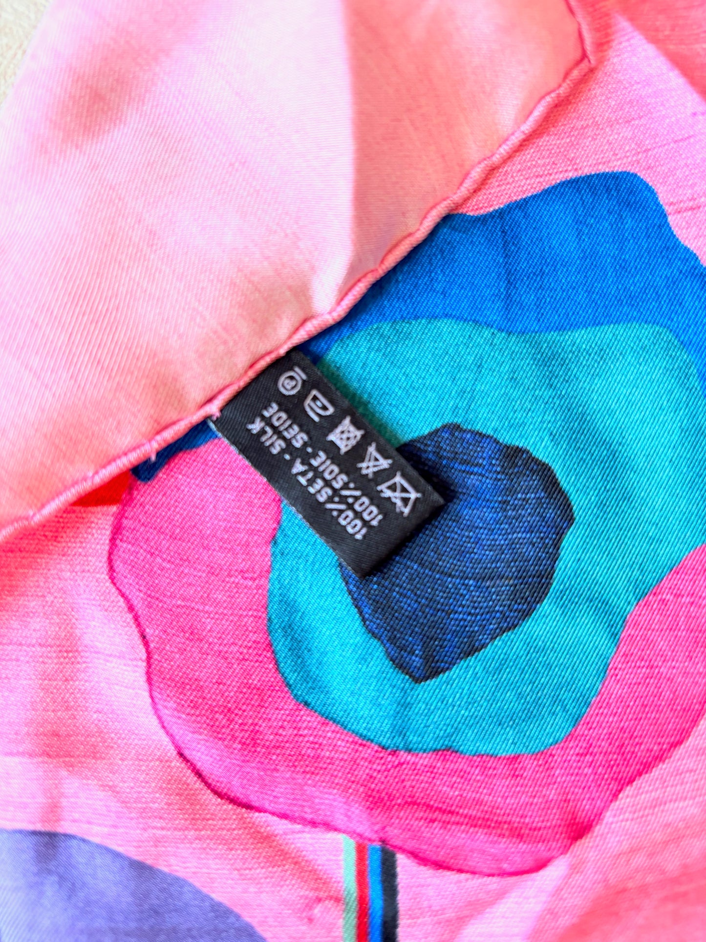 CHANEL Carré en soie