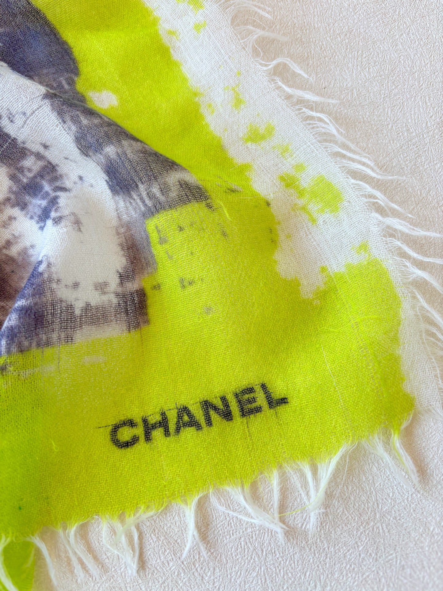 CHANEL Maxi Carré Graffiti