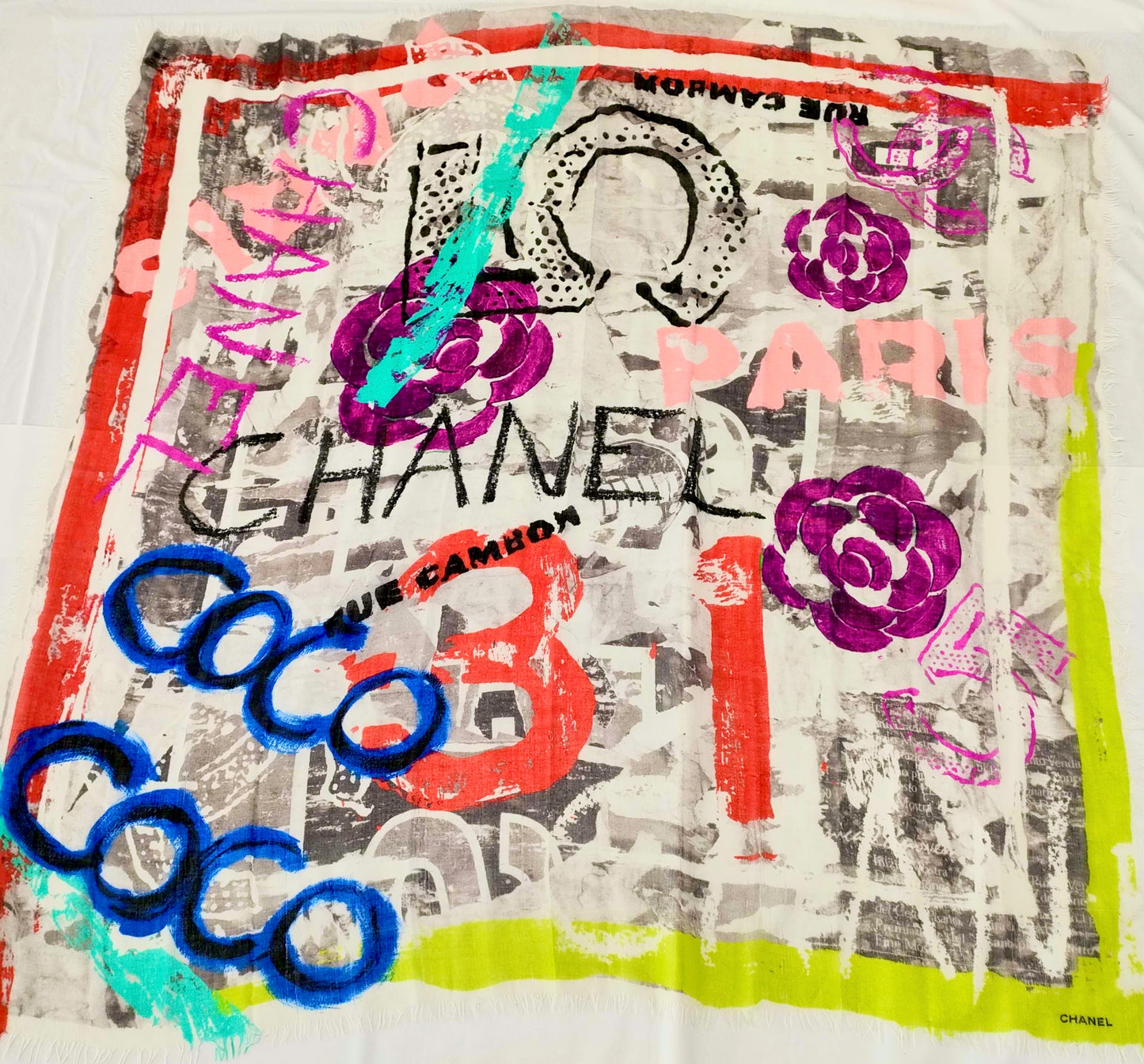 CHANEL Maxi Carré Graffiti