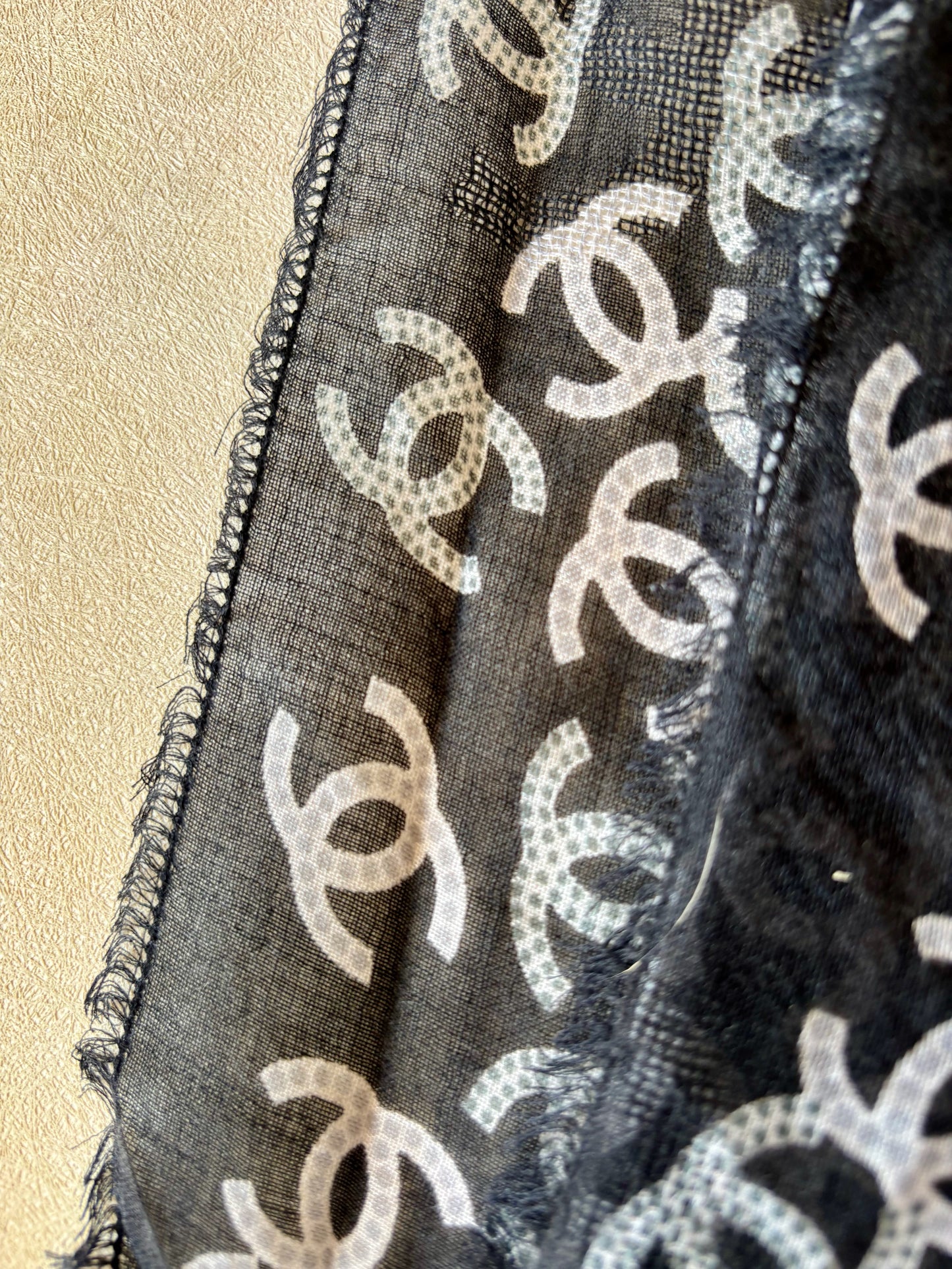 CHANEL Carré cachemire et soie