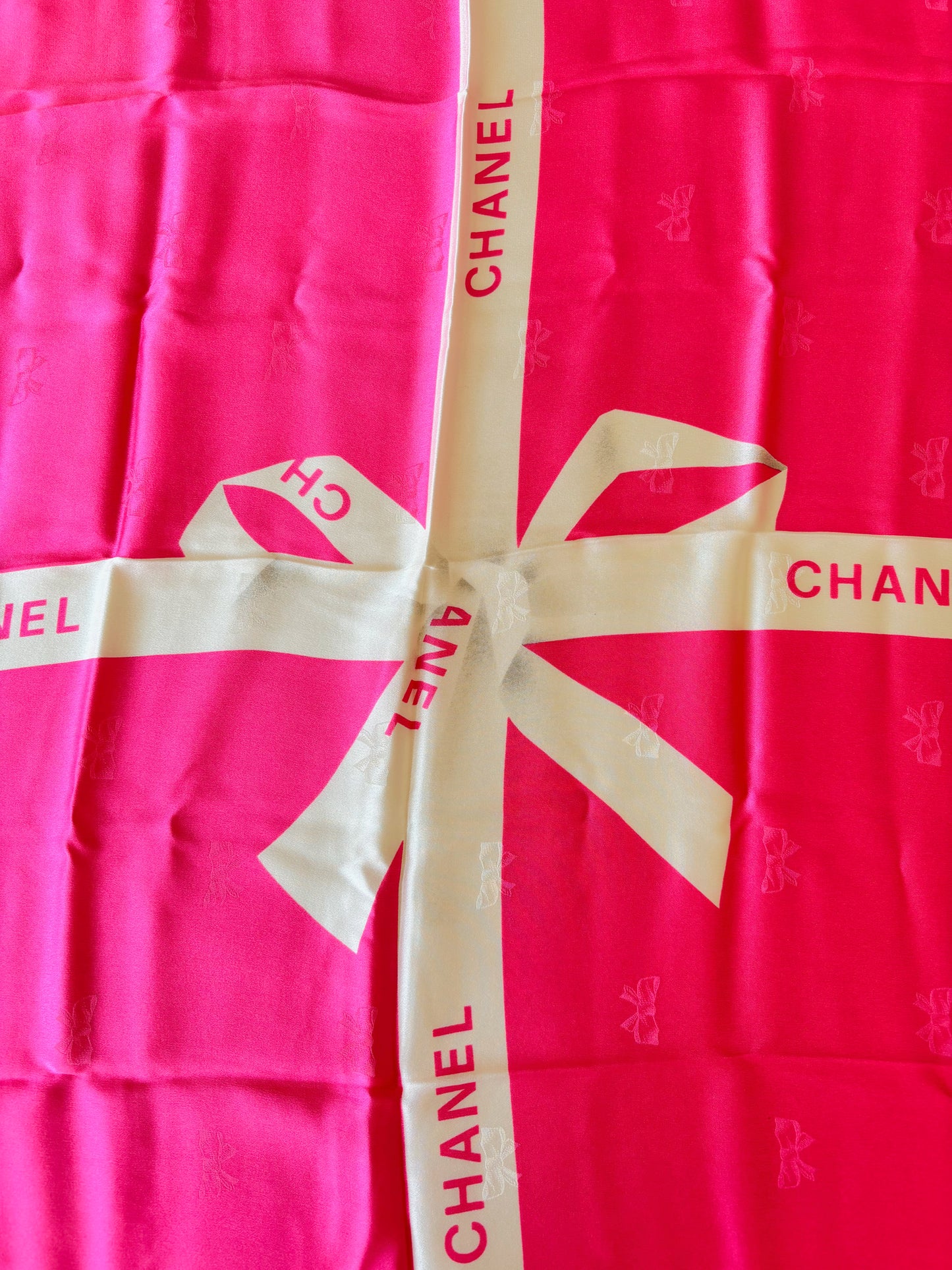 CHANEL Carré en soie