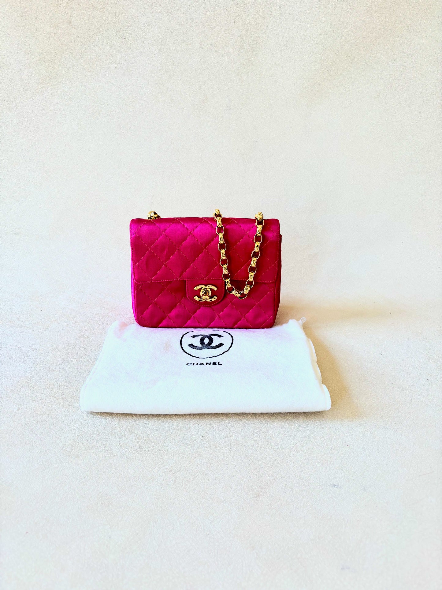 CHANEL Sac Timeless Satin