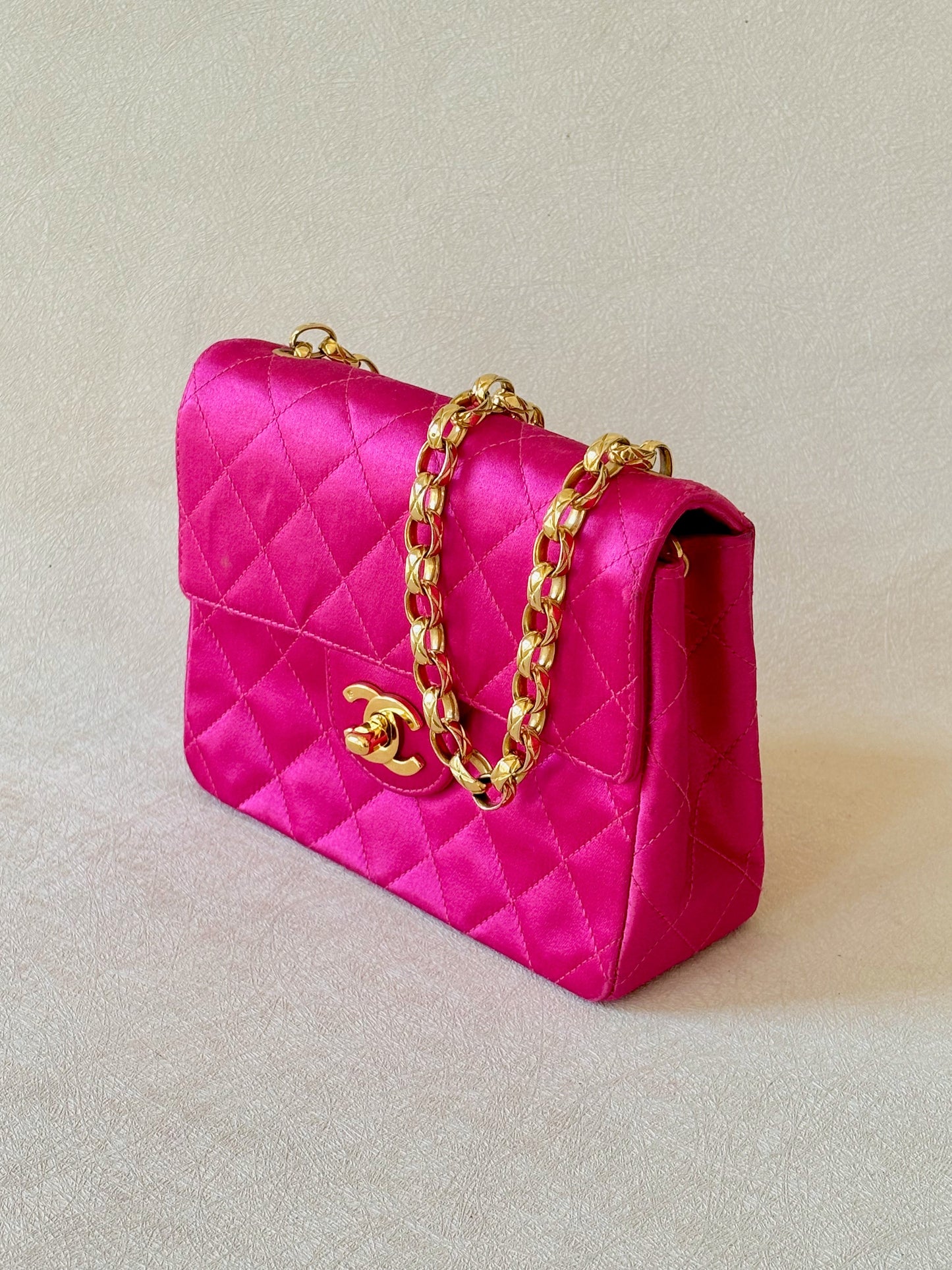 CHANEL Sac Timeless Satin