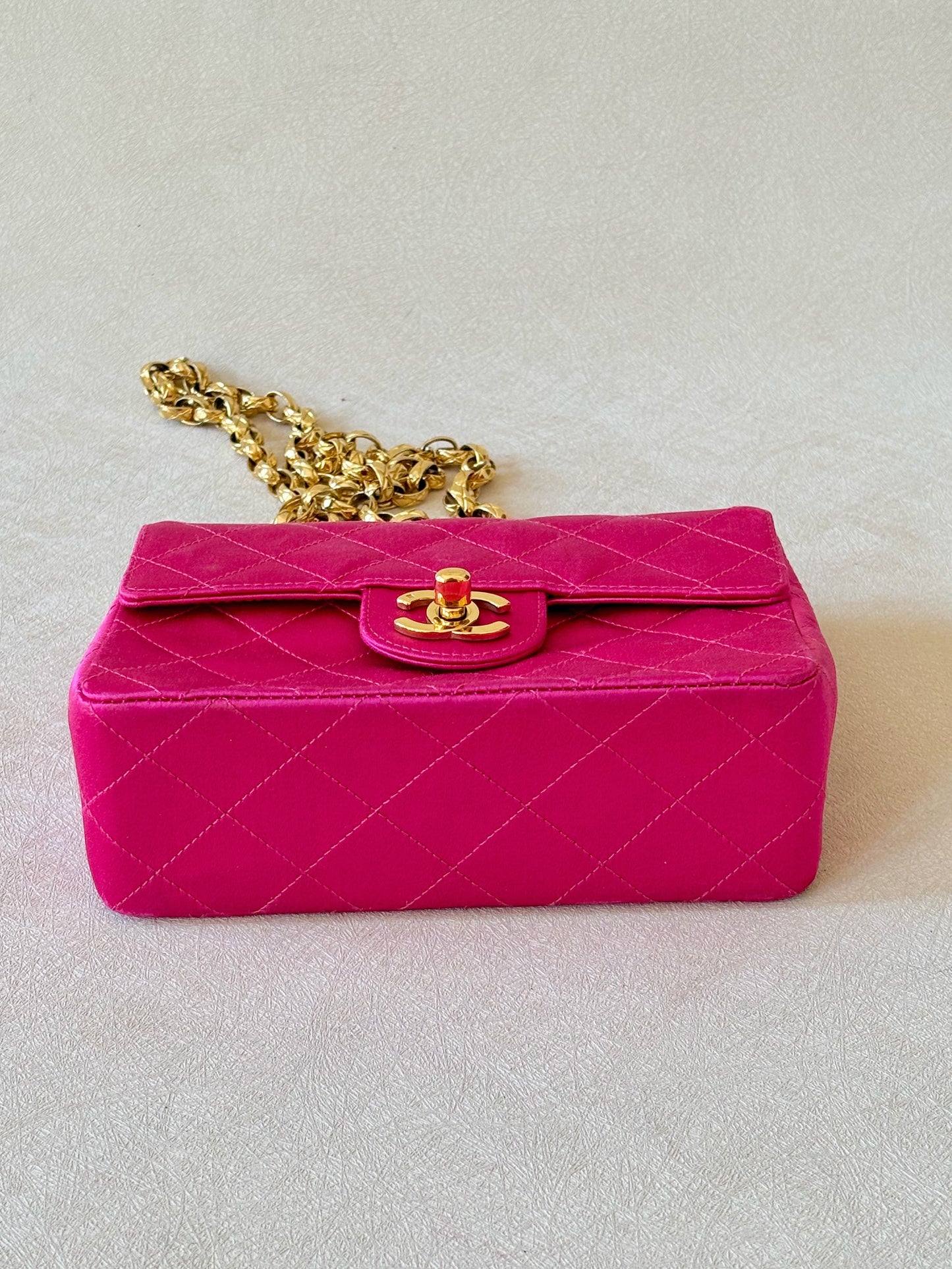 CHANEL Sac Timeless Satin