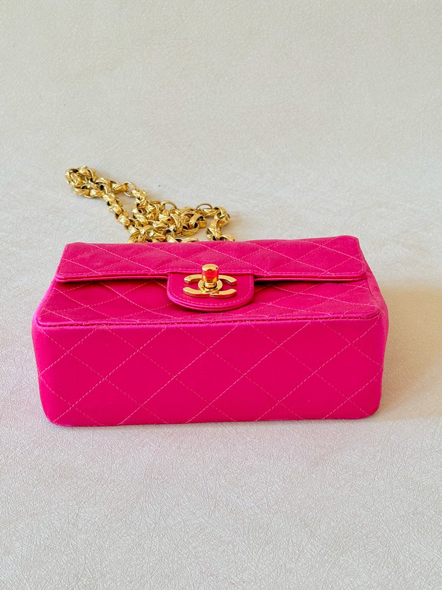 CHANEL Sac Timeless Satin