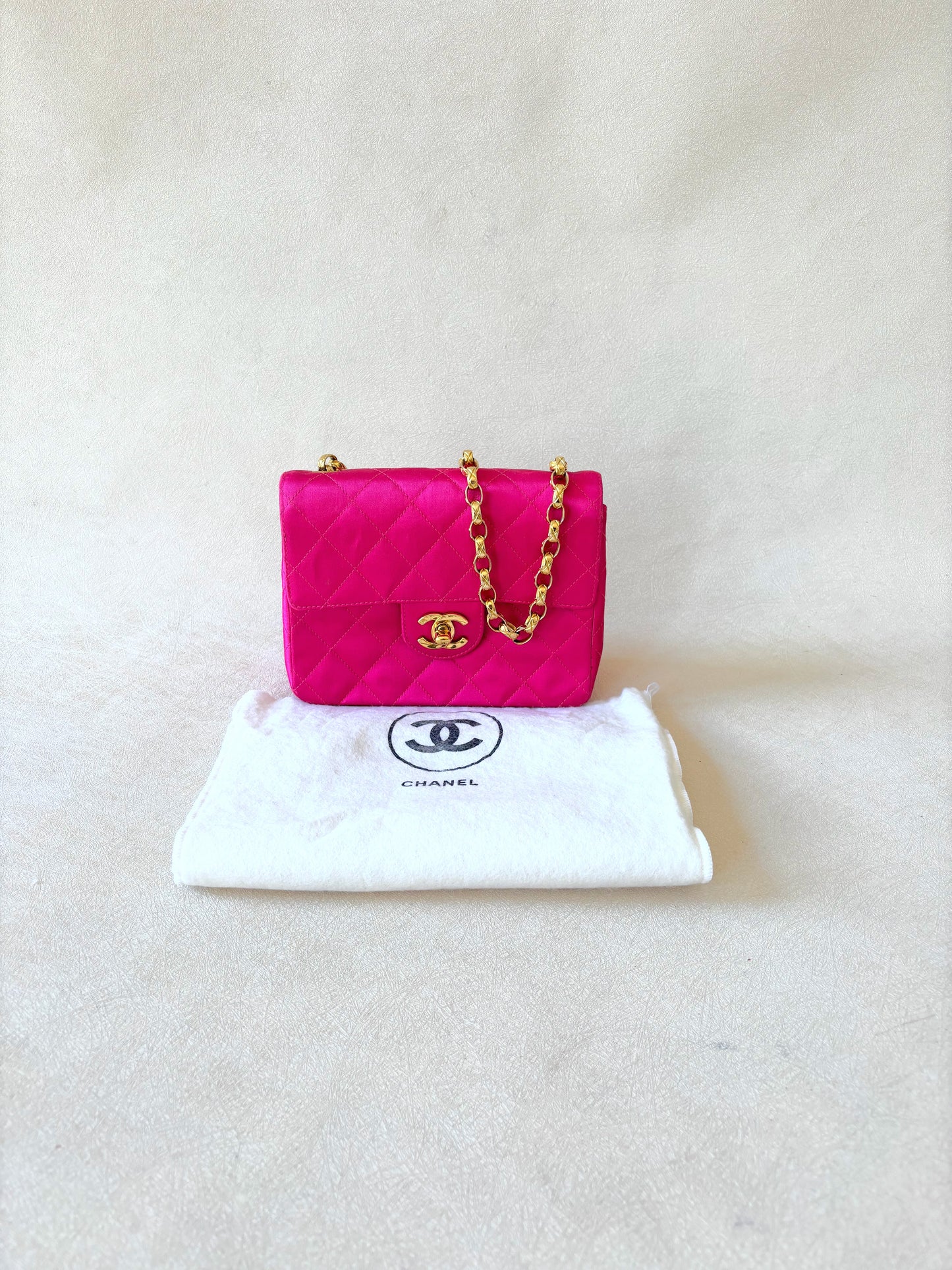 CHANEL Sac Timeless Satin