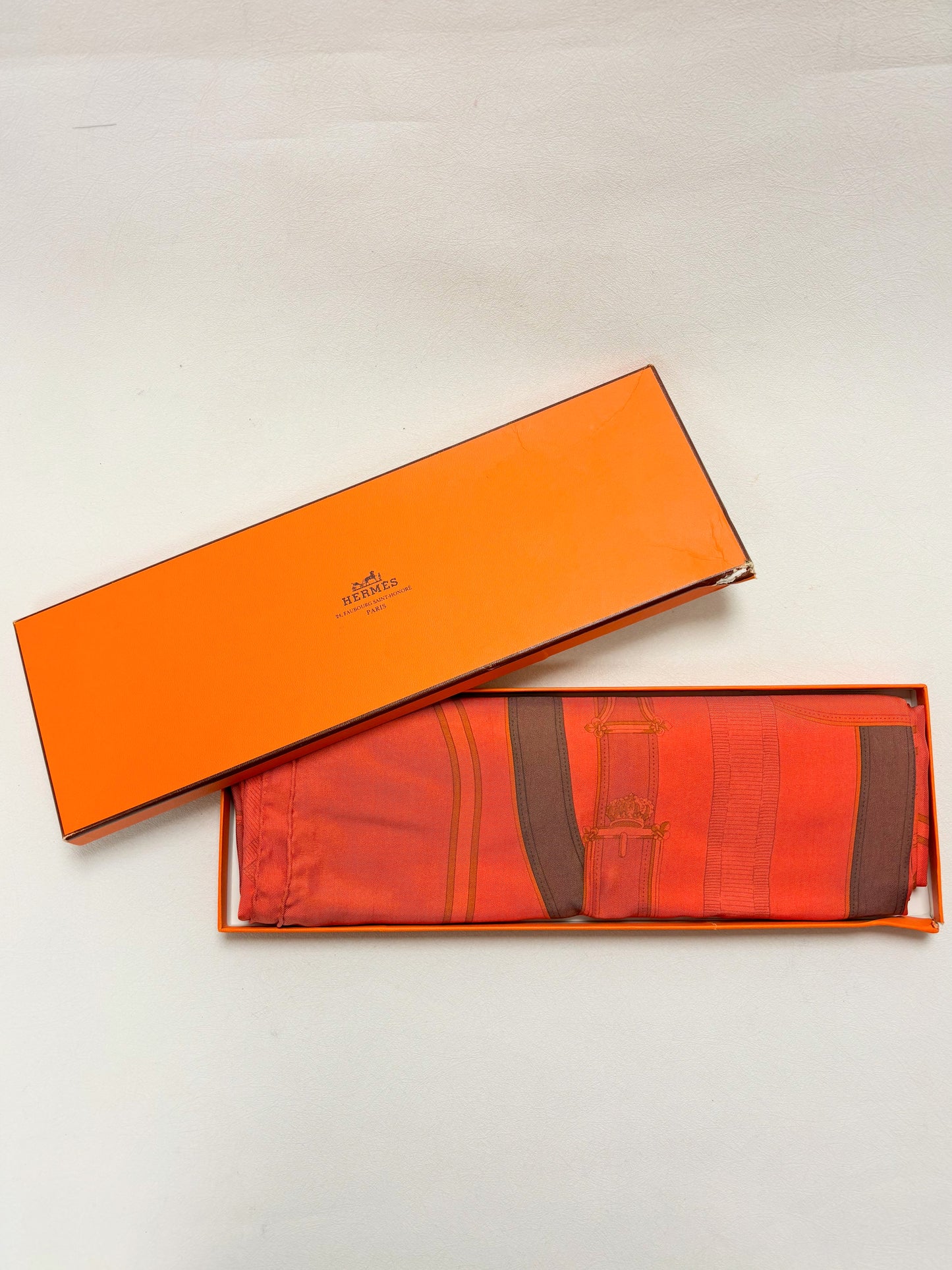 HERMÈS Carré Géant Surteint