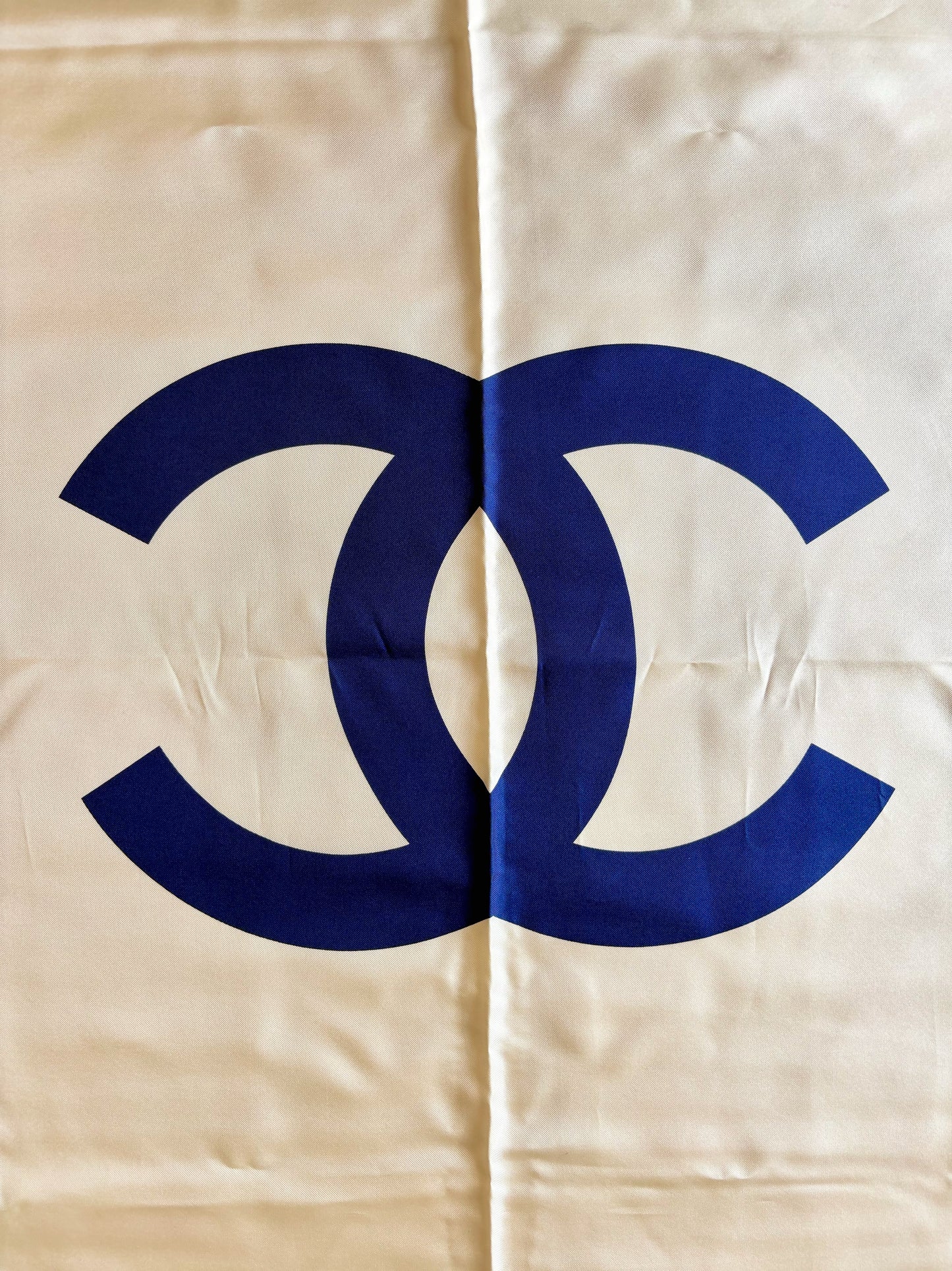 CHANEL Carré en soie