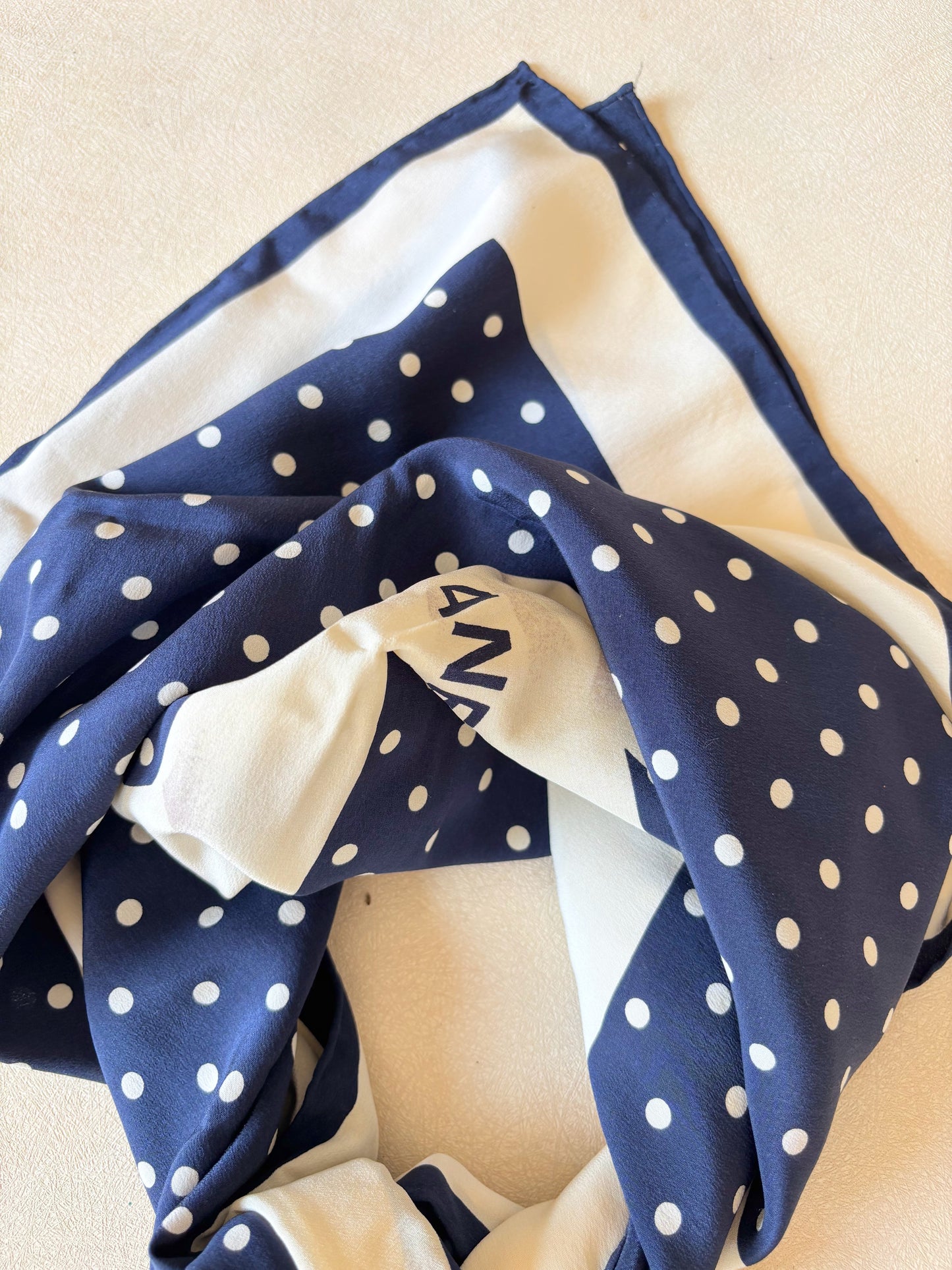 CHANEL Carré en soie