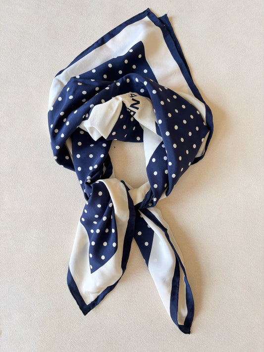 CHANEL Carré en soie