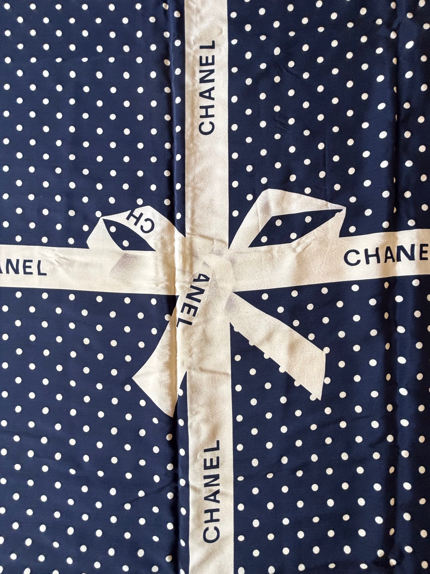 CHANEL Carré en soie