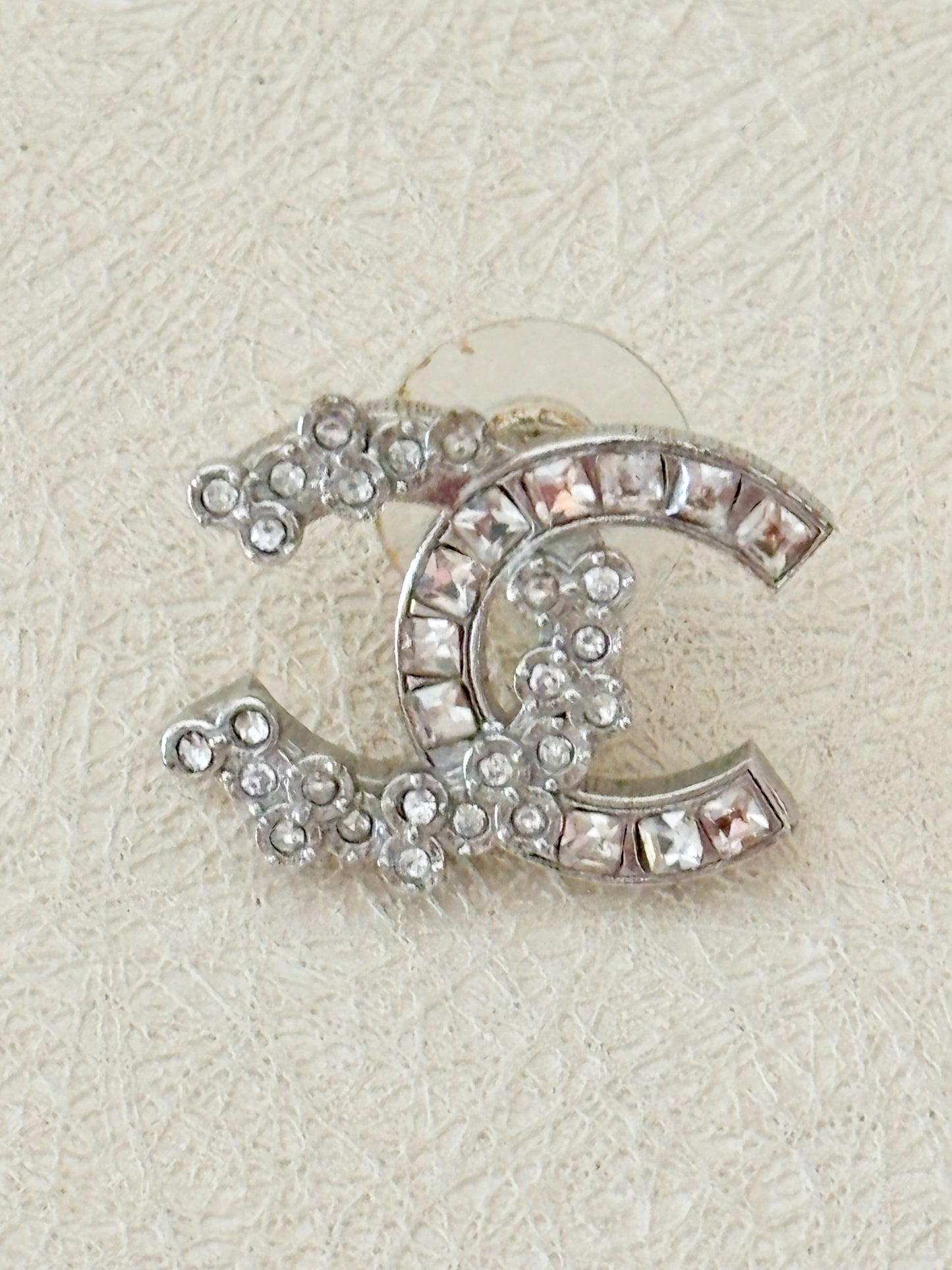CHANEL Boucle d'oreille solitaire