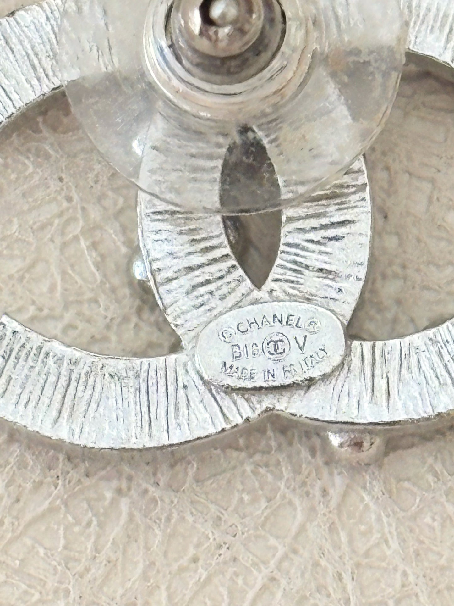 CHANEL Boucle d'oreille solitaire