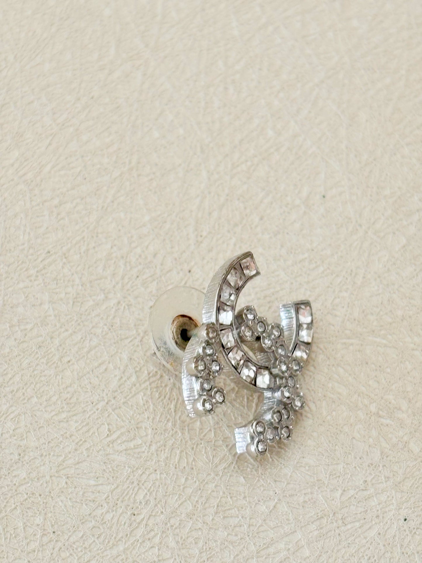 CHANEL Boucle d'oreille solitaire