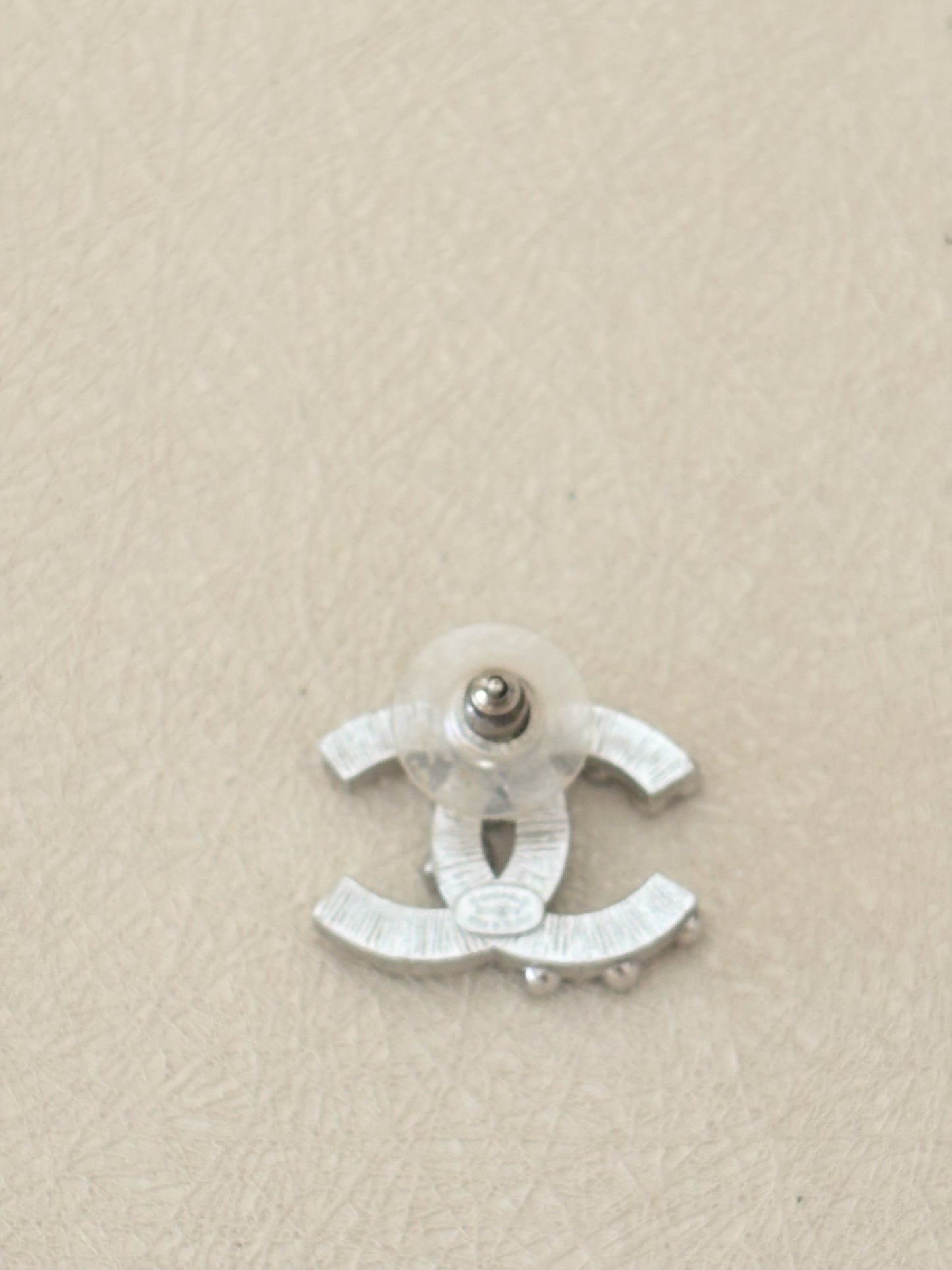 CHANEL Boucle d'oreille solitaire