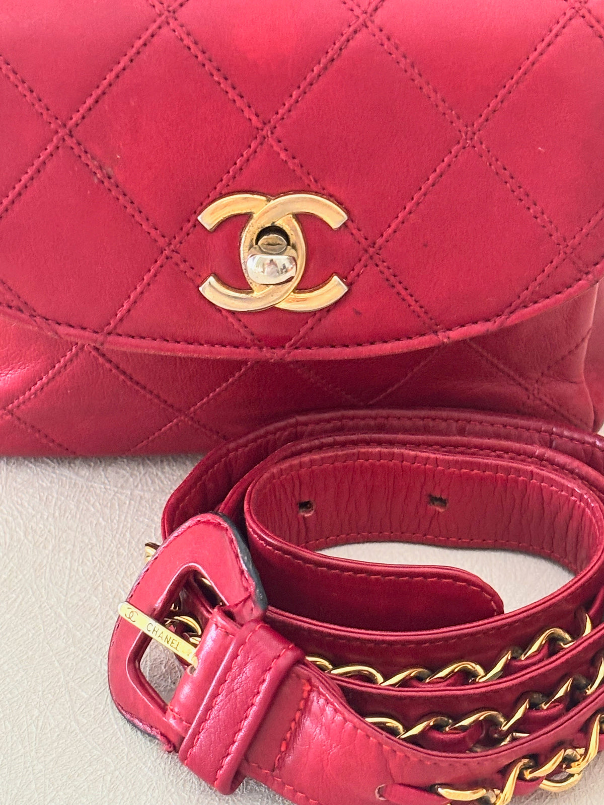 CHANEL Sac banane Cuir matelassé