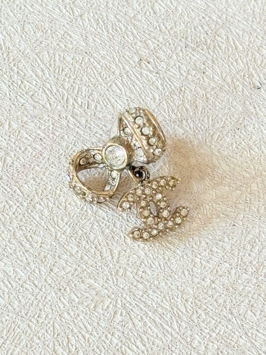 CHANEL Boucle d'oreille solitaire