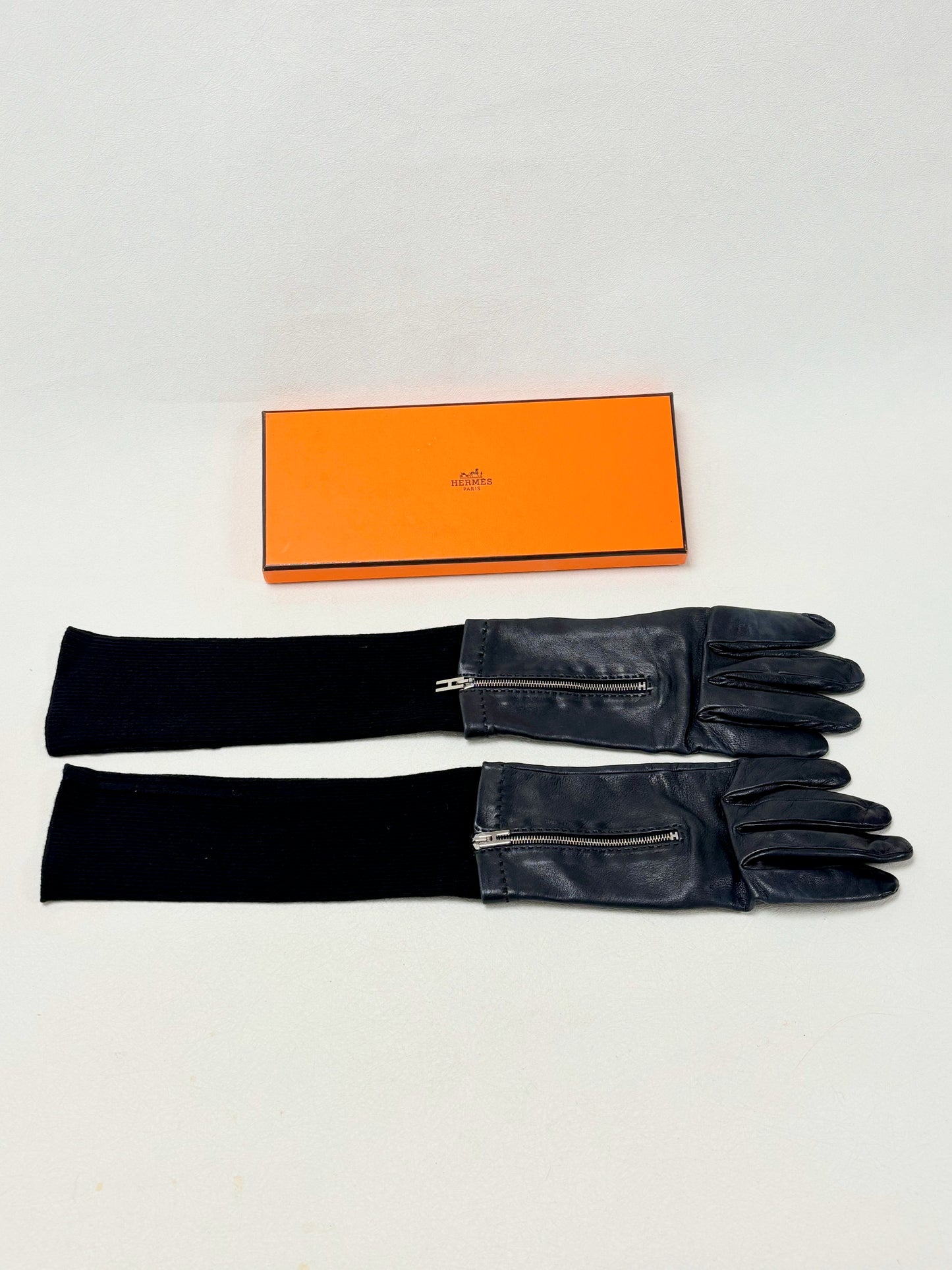 HERMÈS Gants en cuir et cachemire