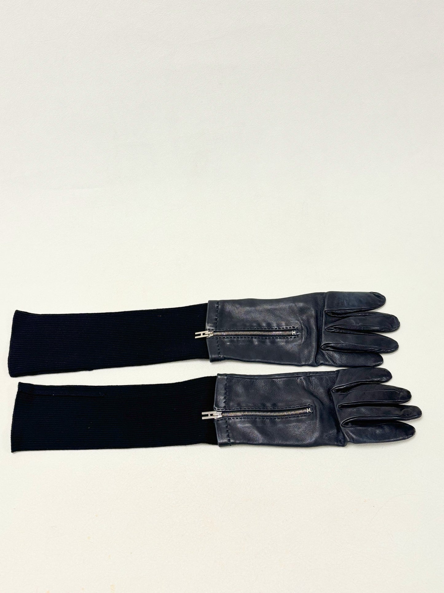 HERMÈS Gants en cuir et cachemire
