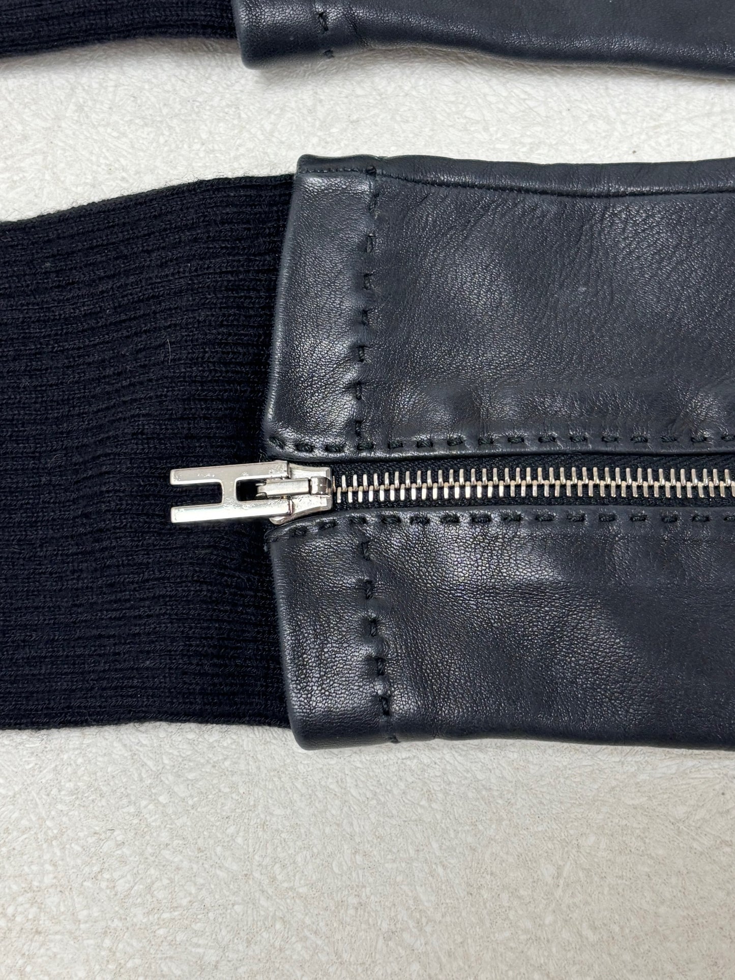 HERMÈS Gants en cuir et cachemire